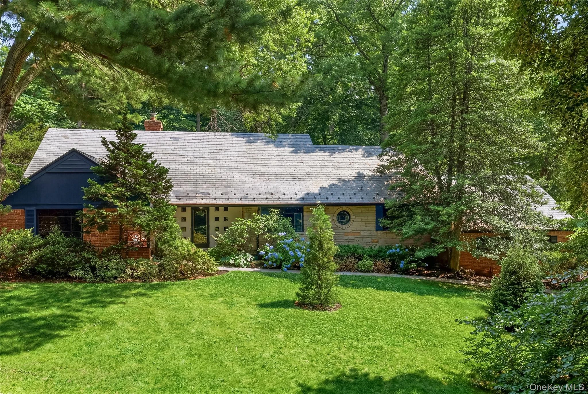 Photograph of 790 Bryant Avenue
