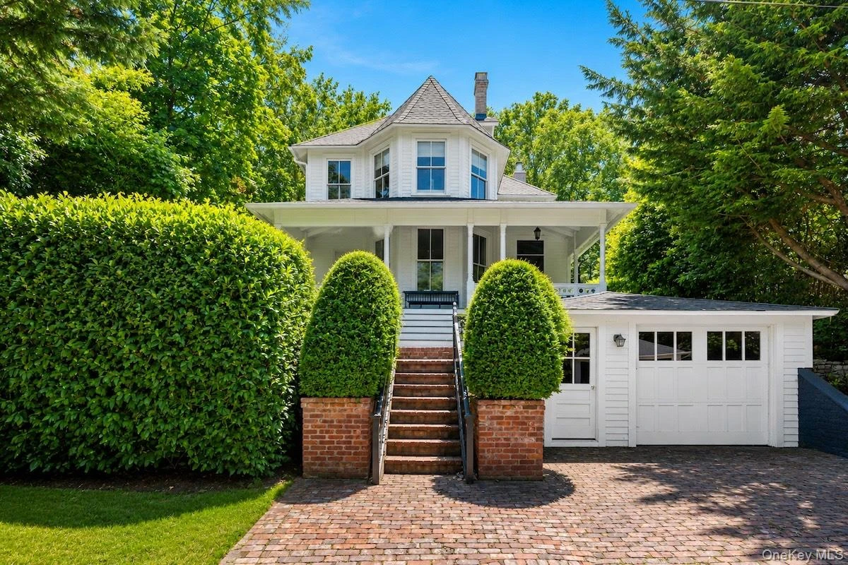 Photograph of 11 Prospect Avenue