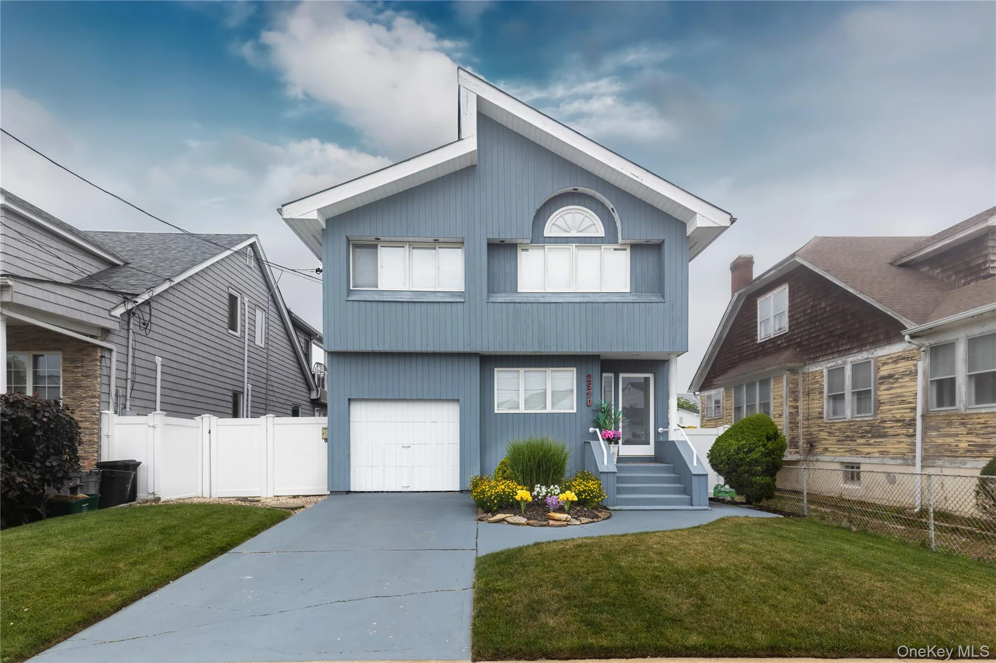 Photograph of 2590 Riverside Drive