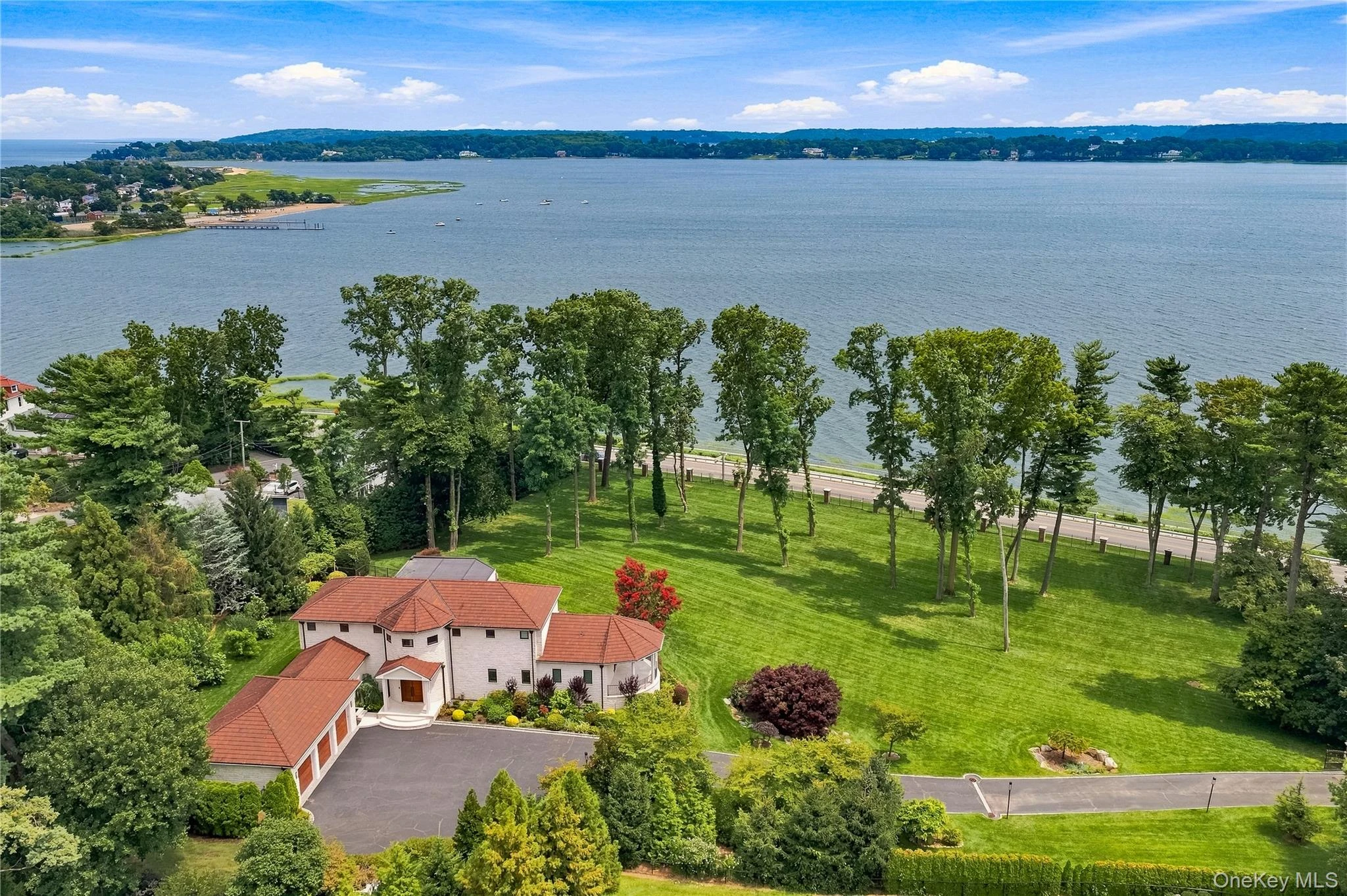 Photograph of 900 Shore Road