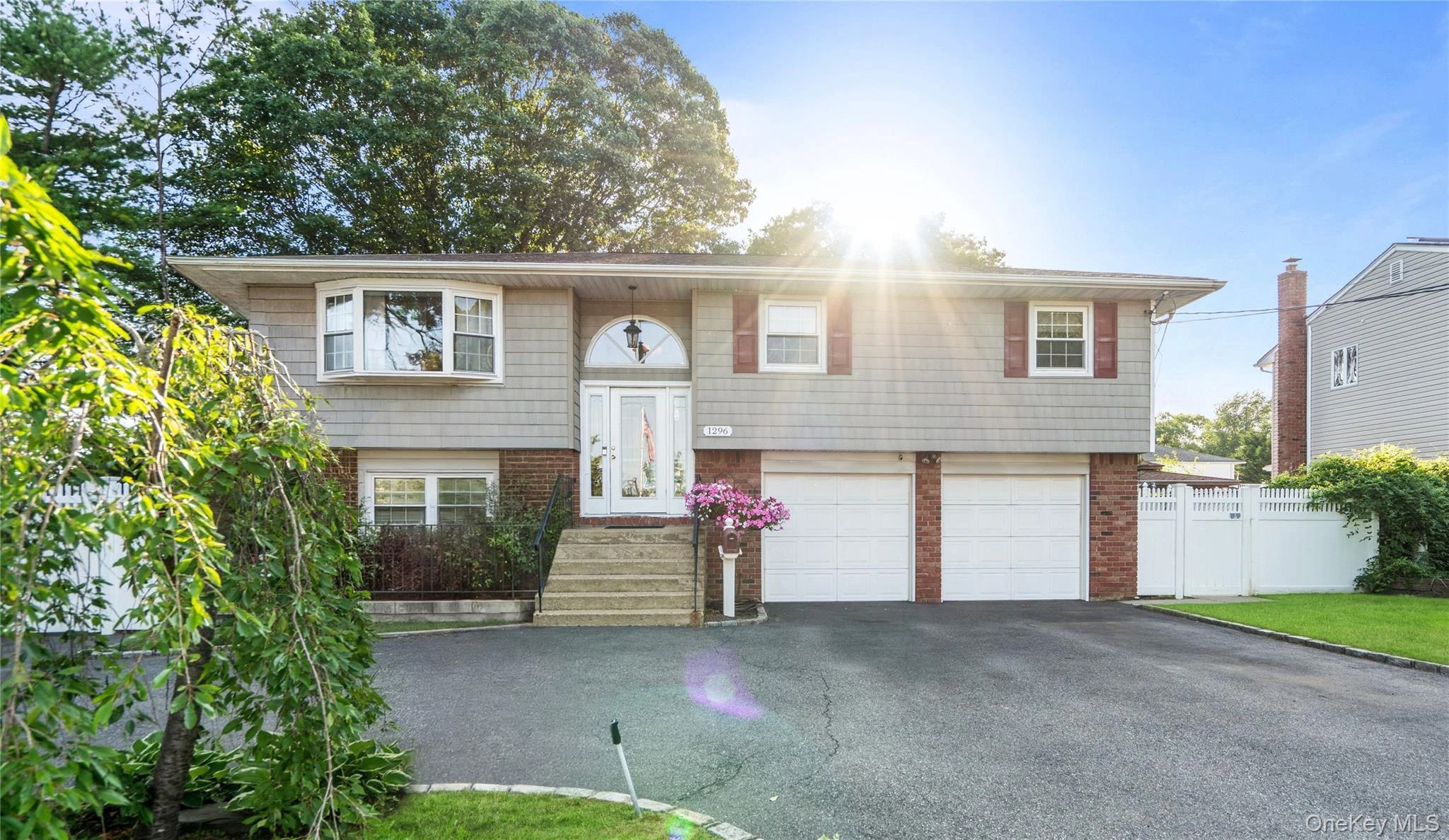 Photograph of 1296 Oak Avenue