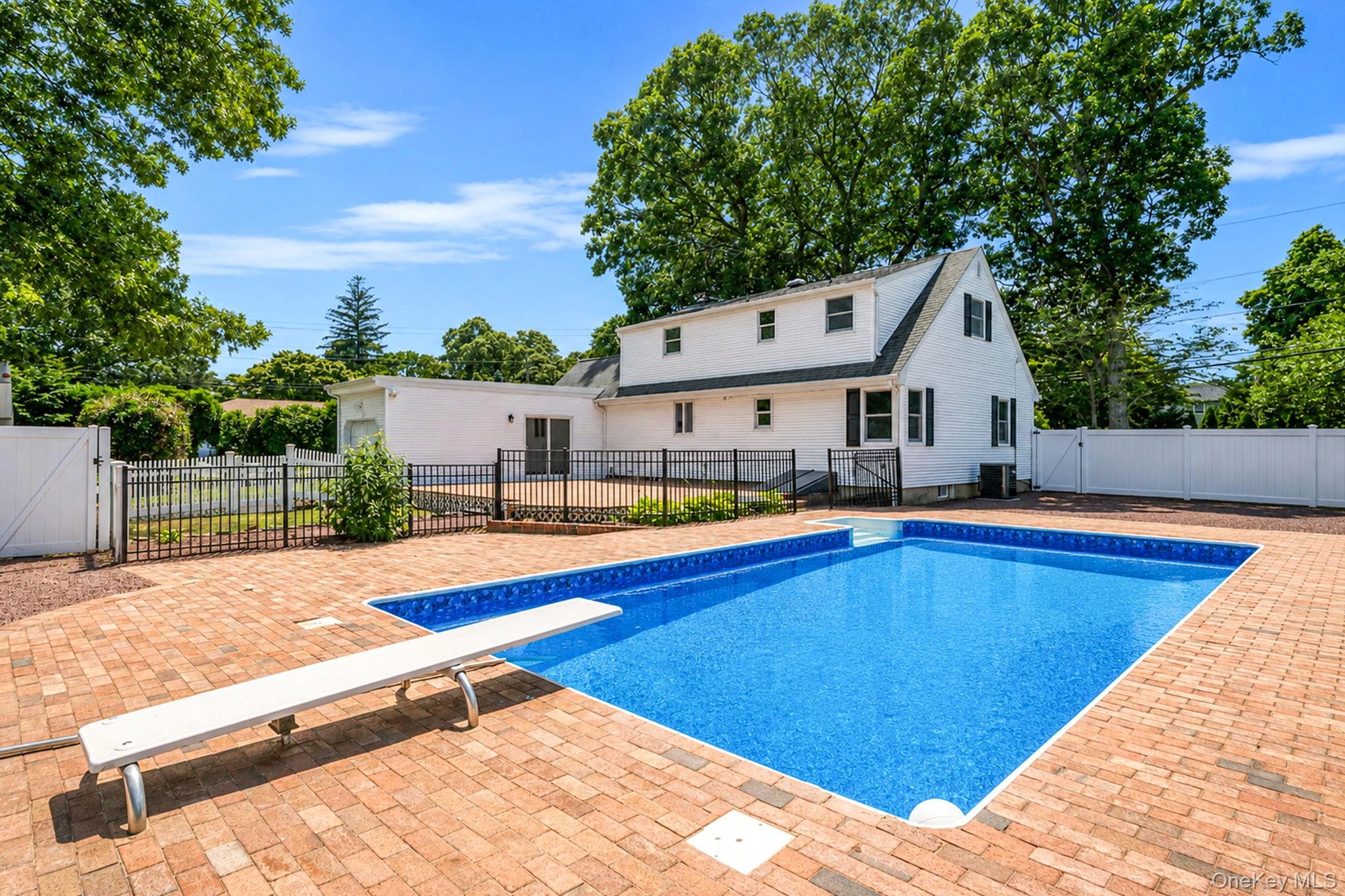 Photograph of 273 Cambon Avenue