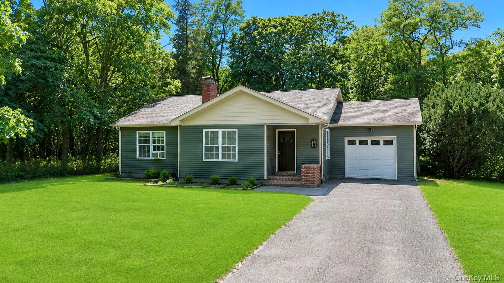 Photograph of 430 Yaphank Middle Island Road