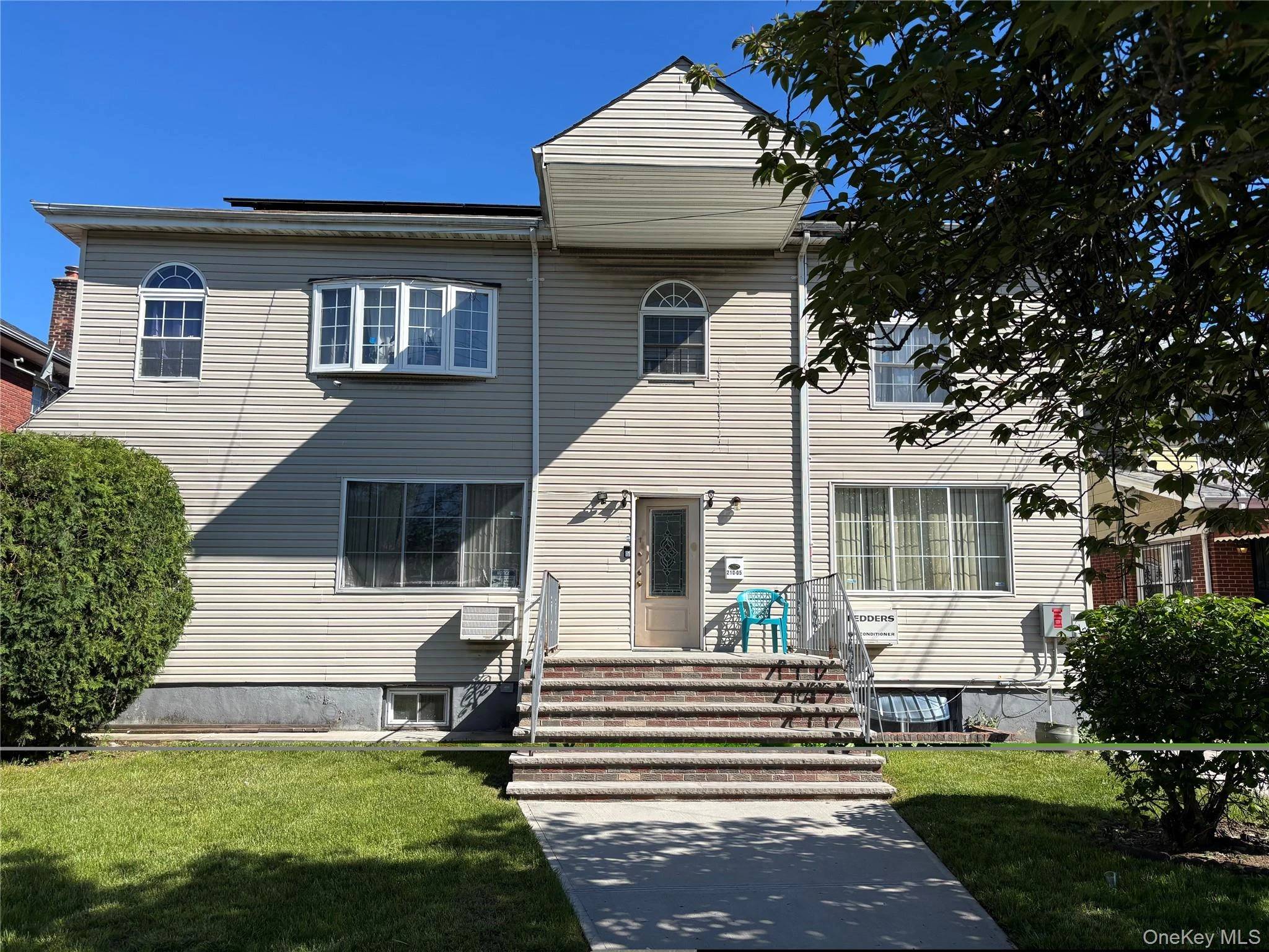 Photograph of 21005 Hollis Avenue