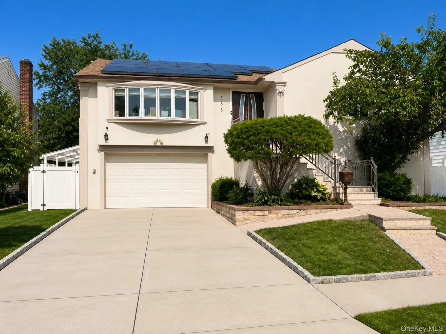 Photograph of 886 Woodmere Drive