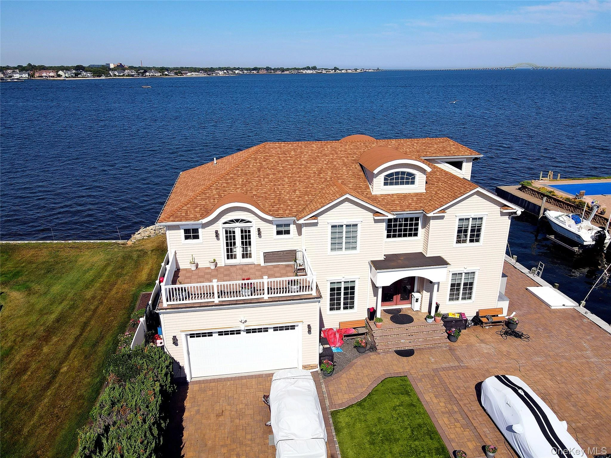 Photograph of 75 Yacht Club Road