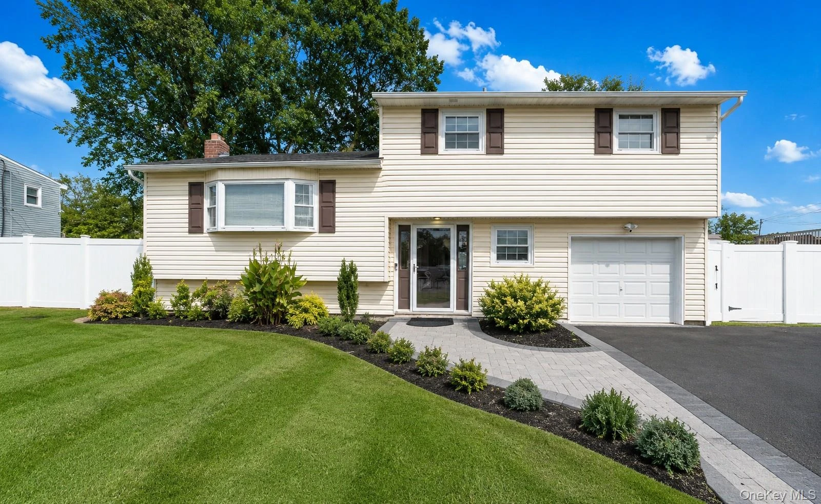 Photograph of 37 Holiday Park Drive