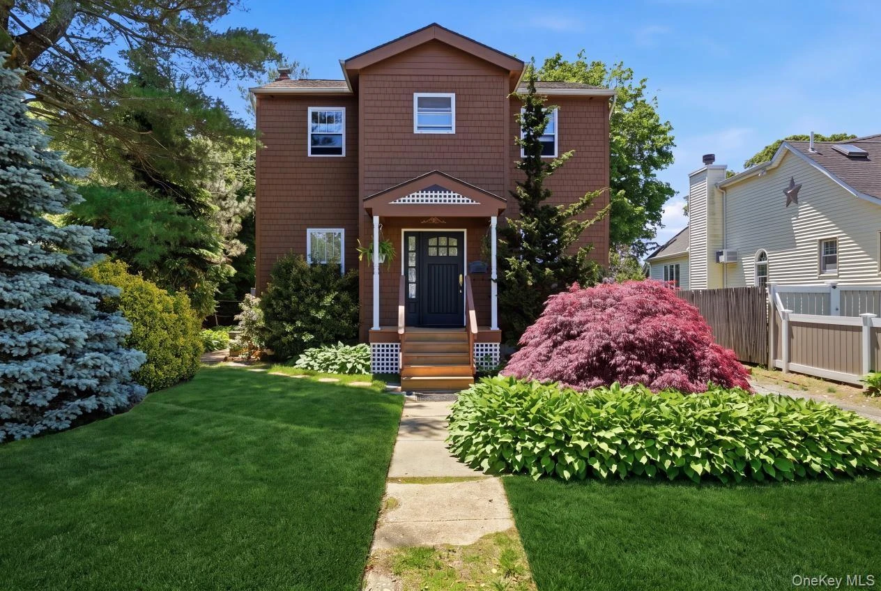 Photograph of 100 Elm Street