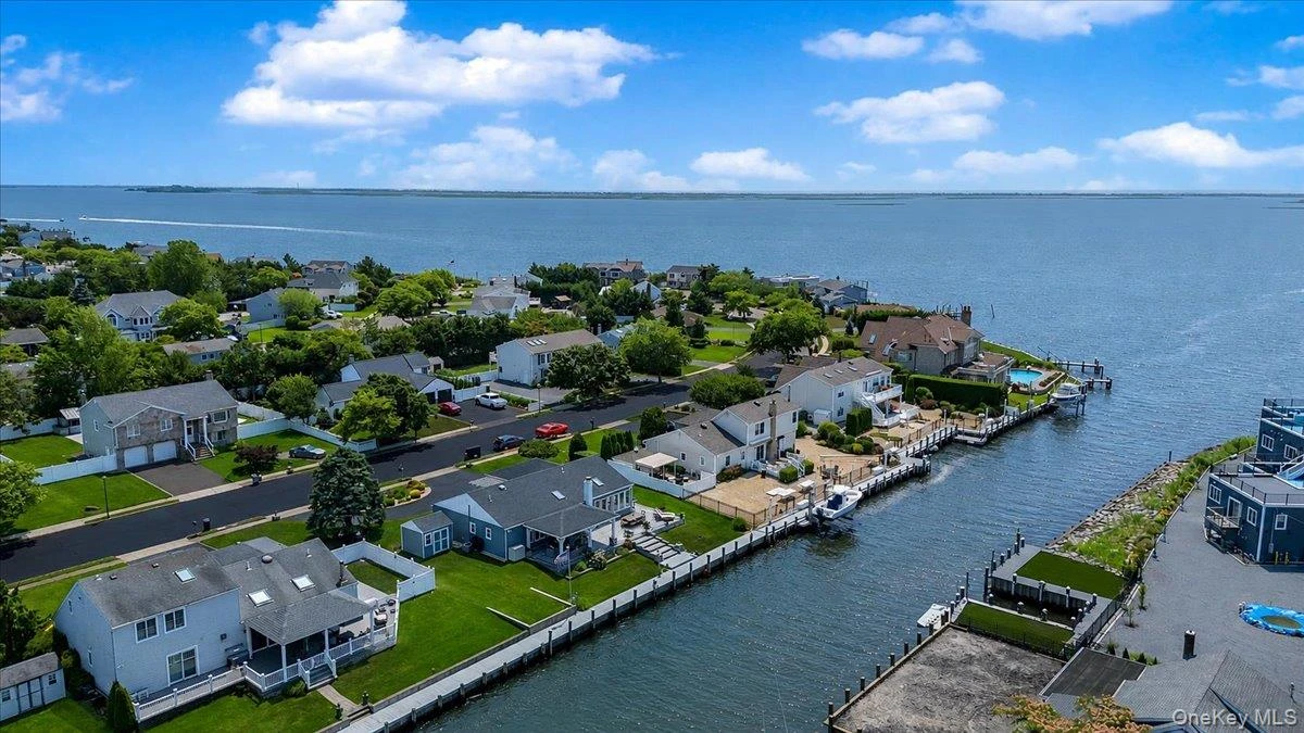 Photograph of 31 Shore Drive