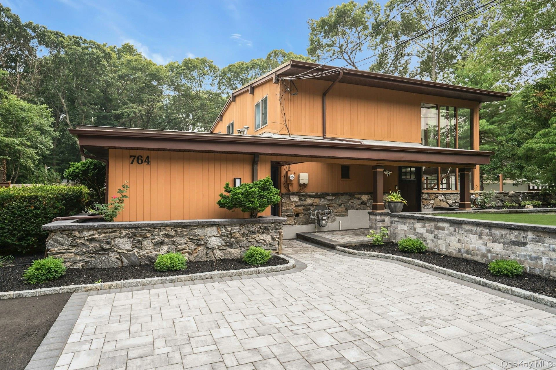 Photograph of 764 Vanderbilt Parkway