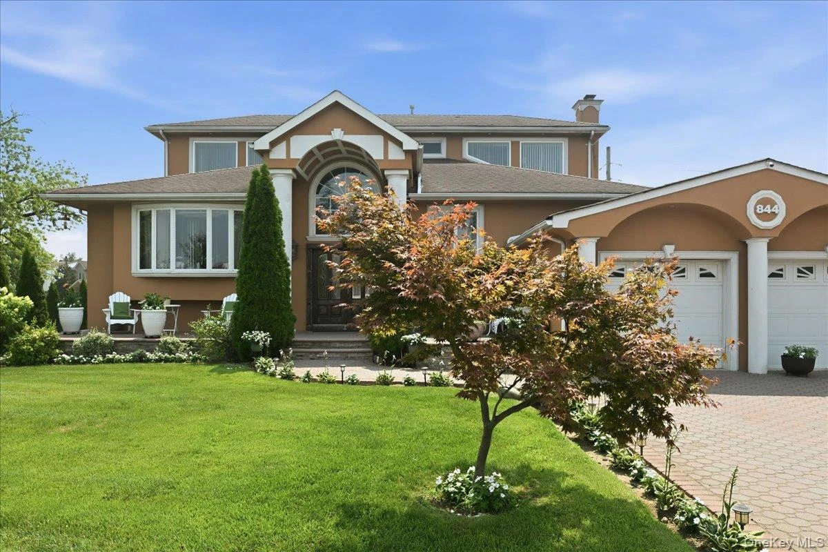 Photograph of 844 Park Lane