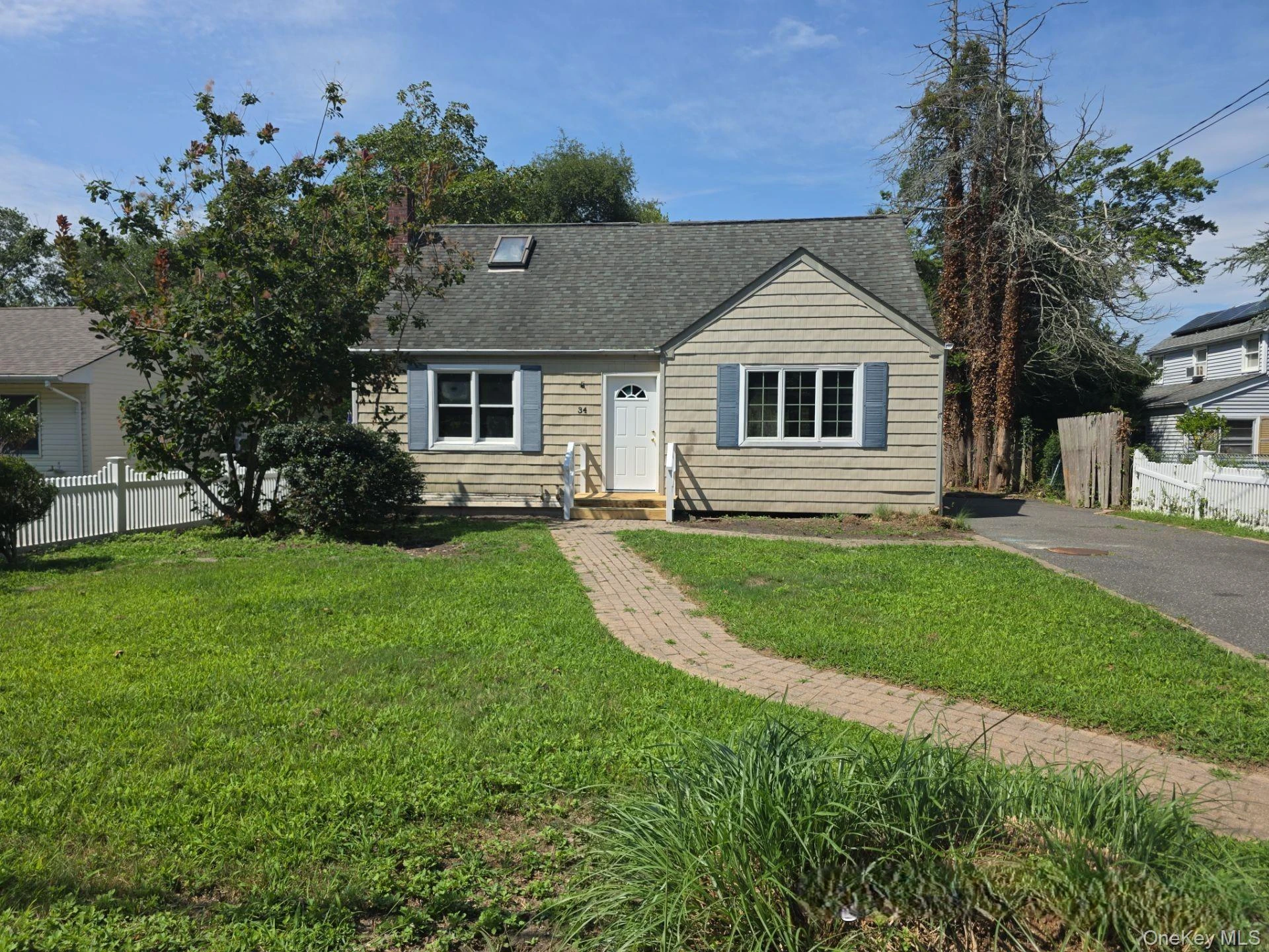 Photograph of 34 Thorburn Avenue