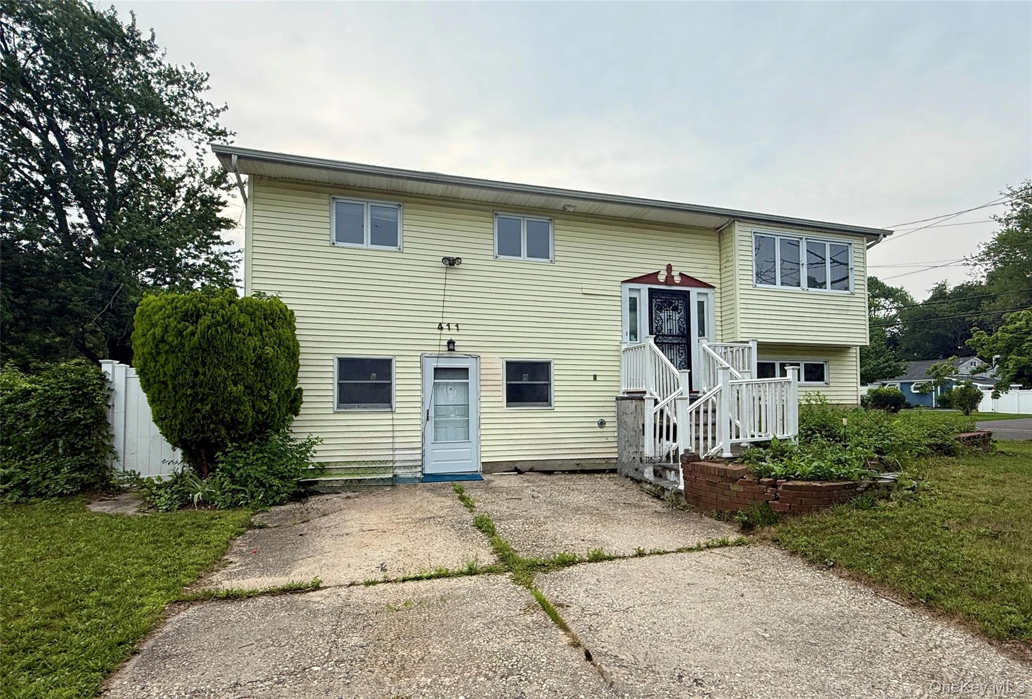 Photograph of 411 Mayflower Avenue