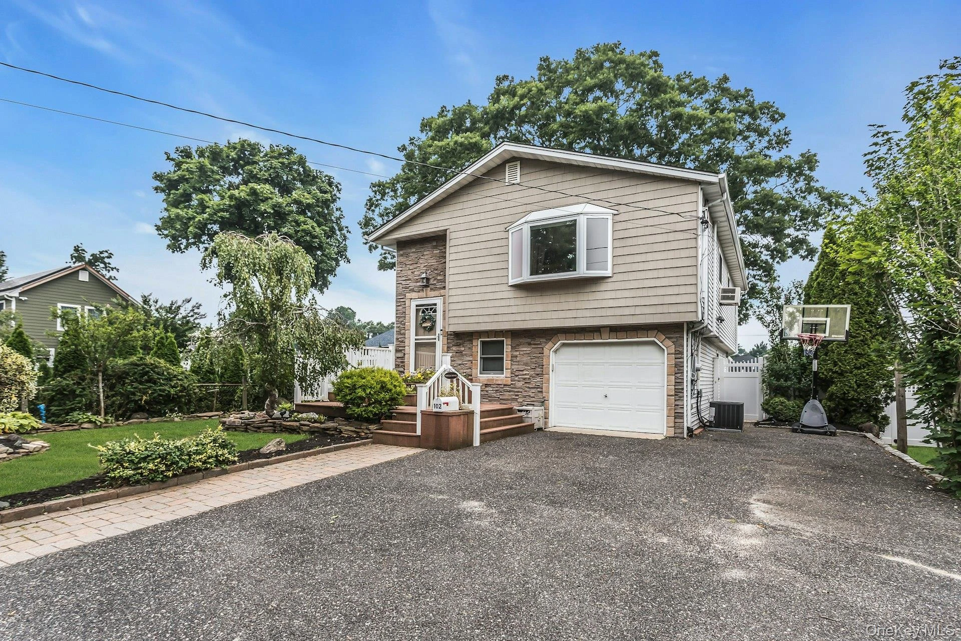 Photograph of 102 Willett Avenue