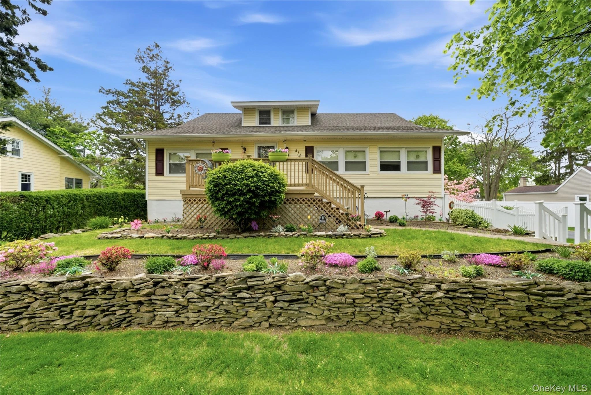 Photograph of 414 Potter Boulevard