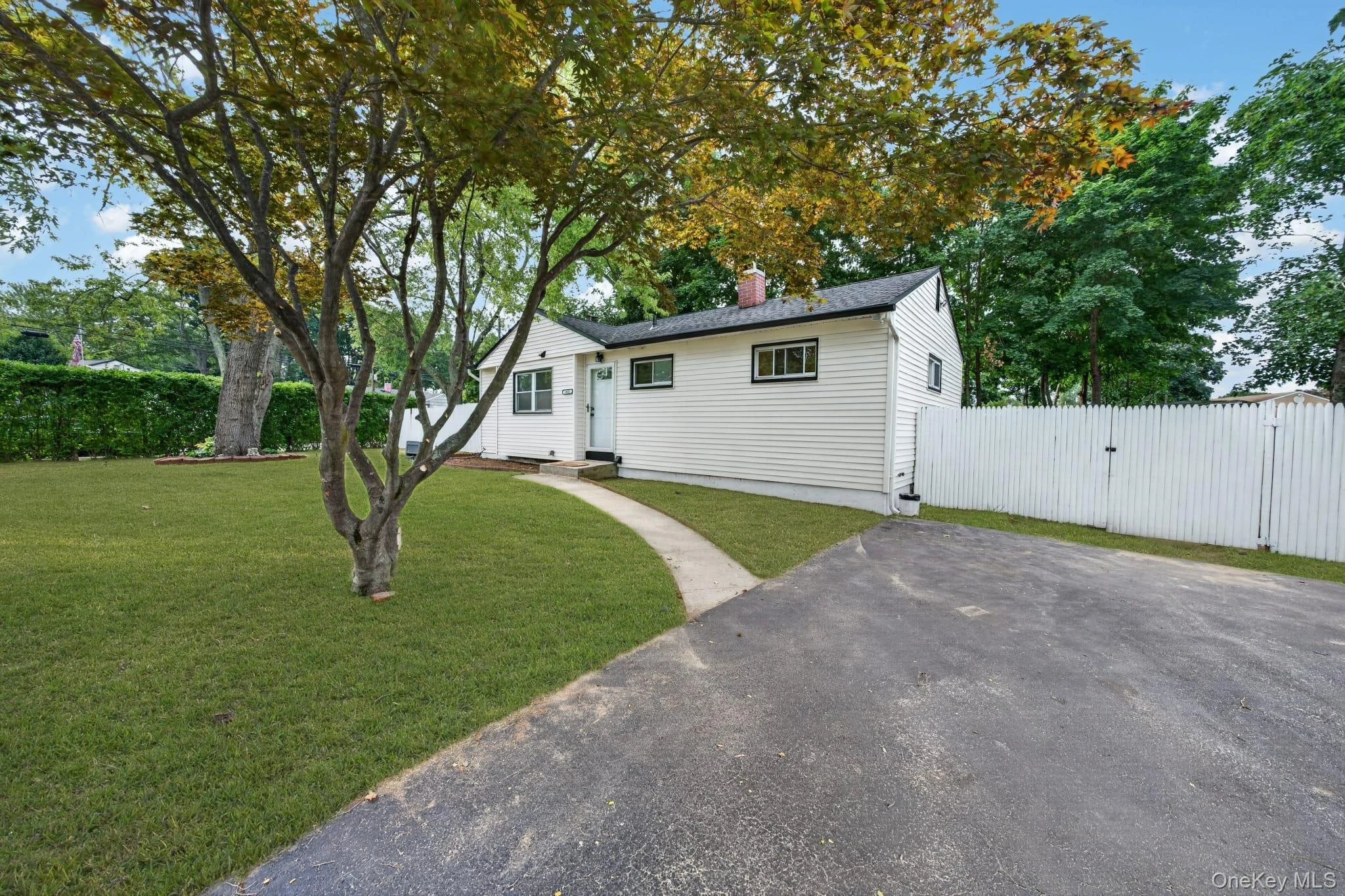 Photograph of 2602 Knickerbocker Avenue