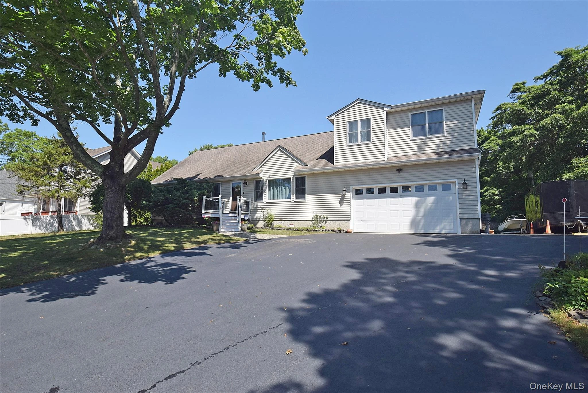 Photograph of 587 Johnson Avenue