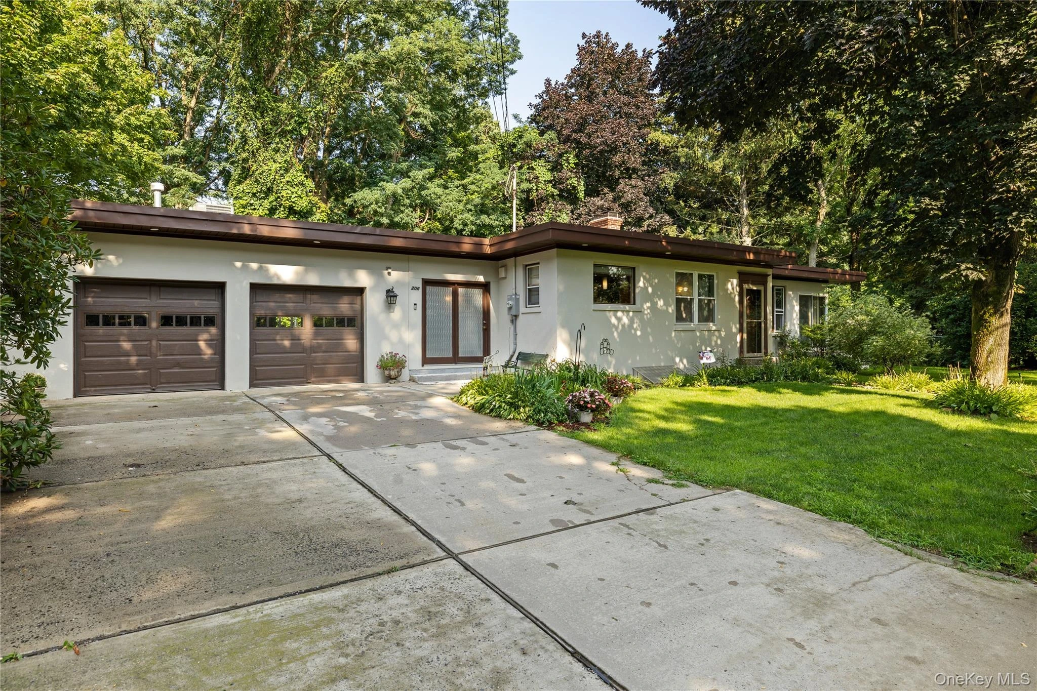Photograph of 206 Cliff Road