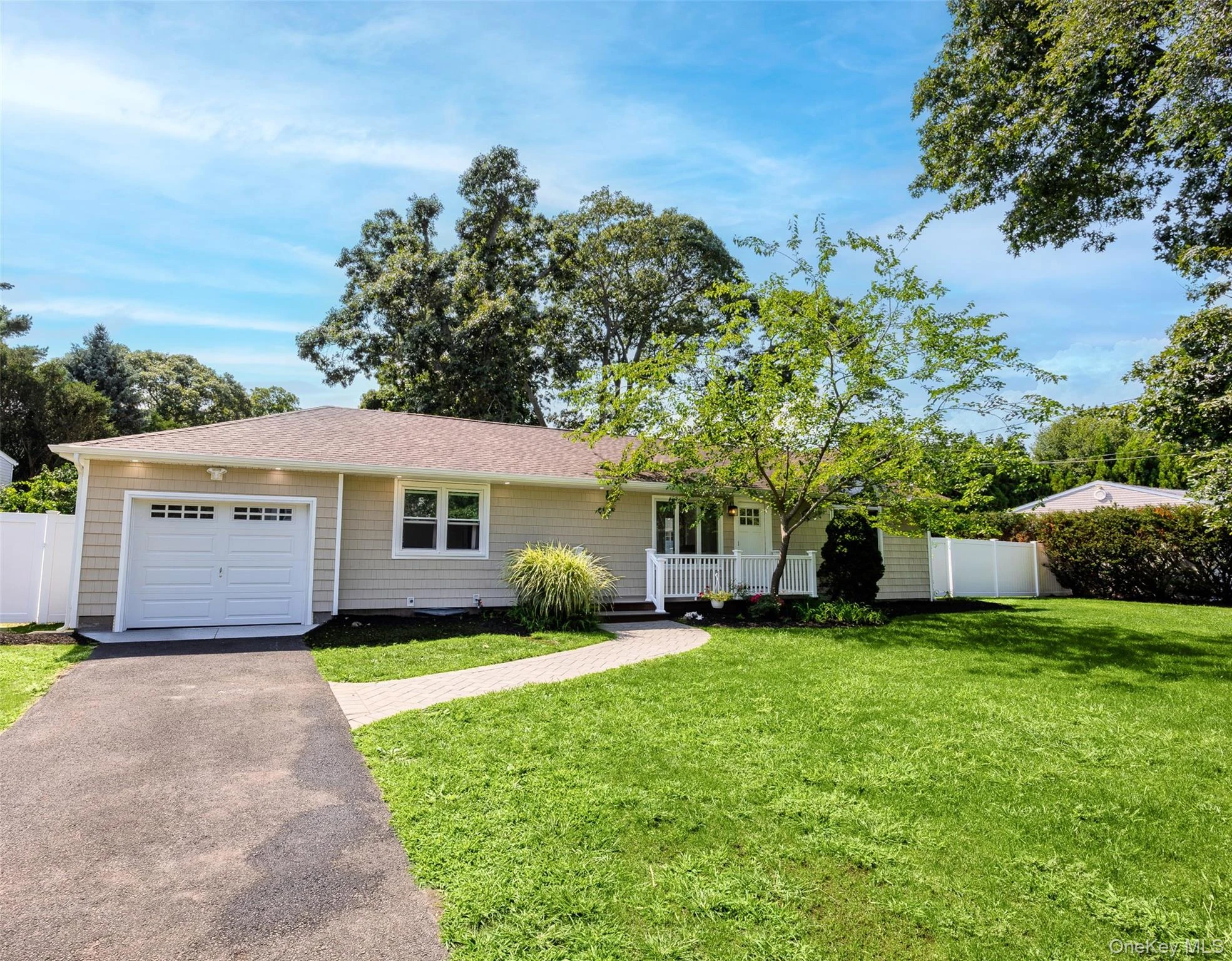 Photograph of 126 Holiday Boulevard