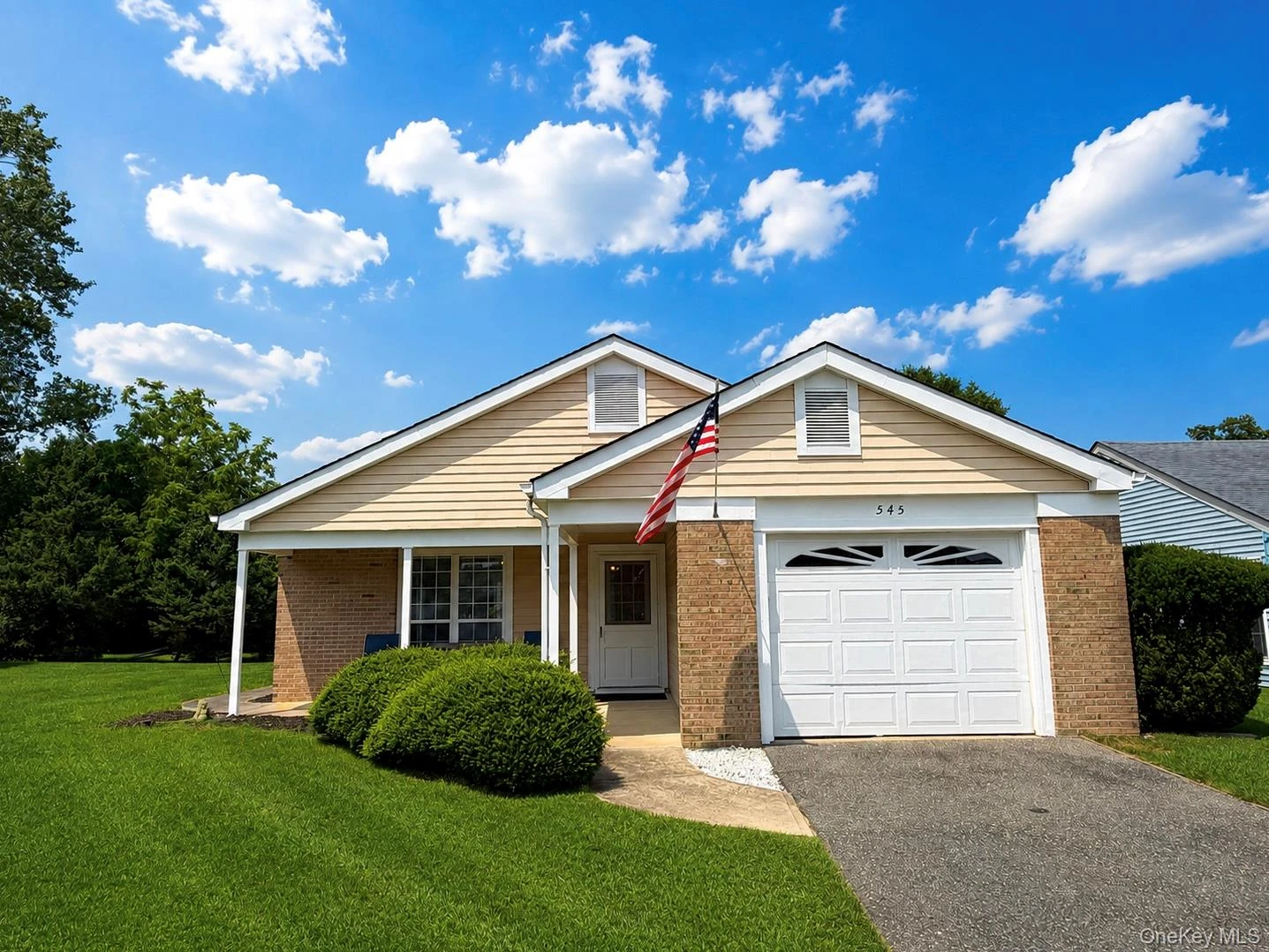 Photograph of 545 Stratford Lane
