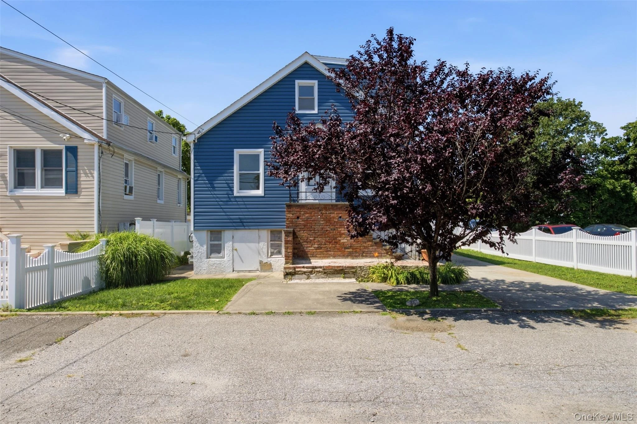 Photograph of 8 5th Street