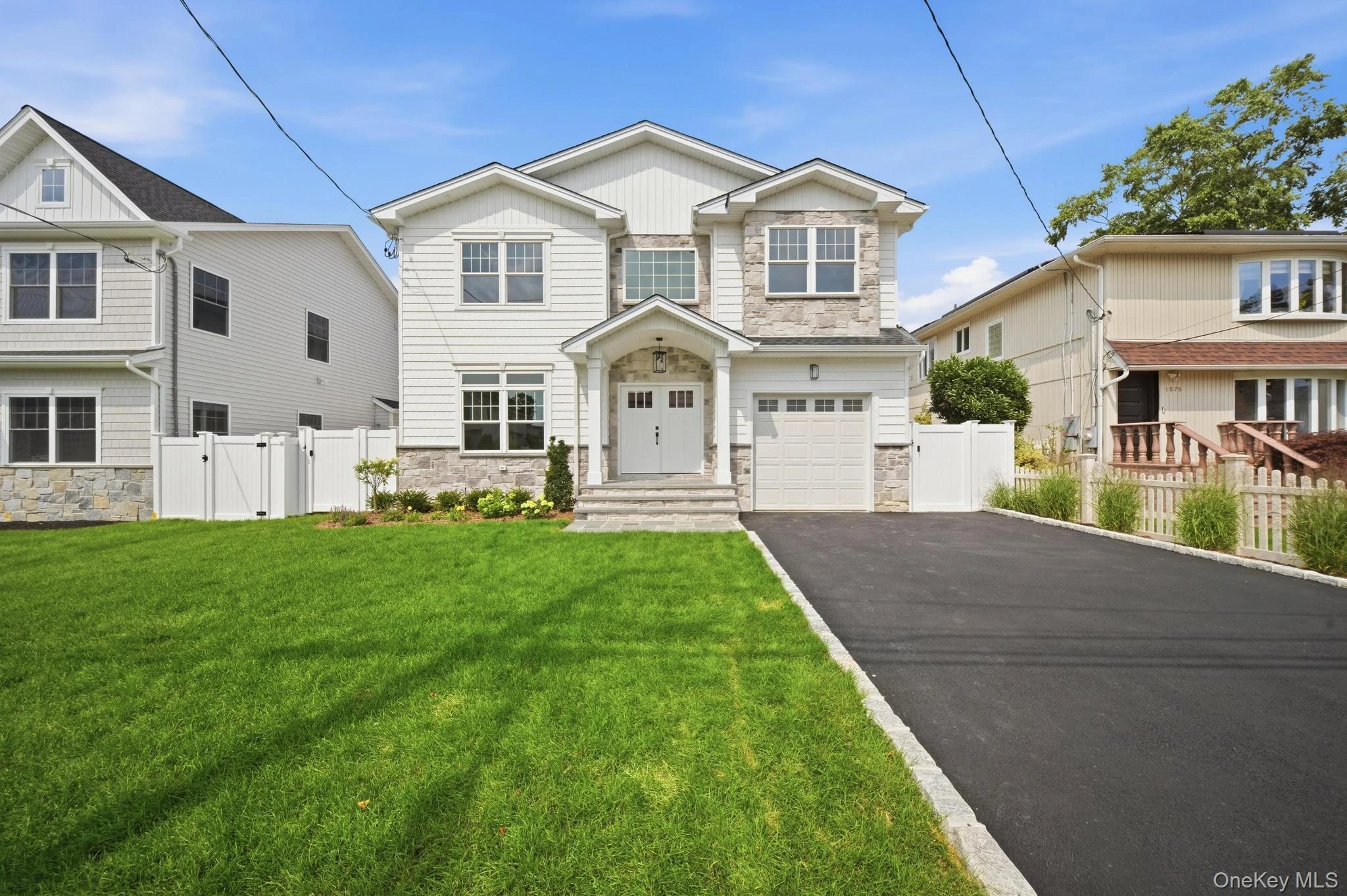 Photograph of 1586 Maeder Avenue