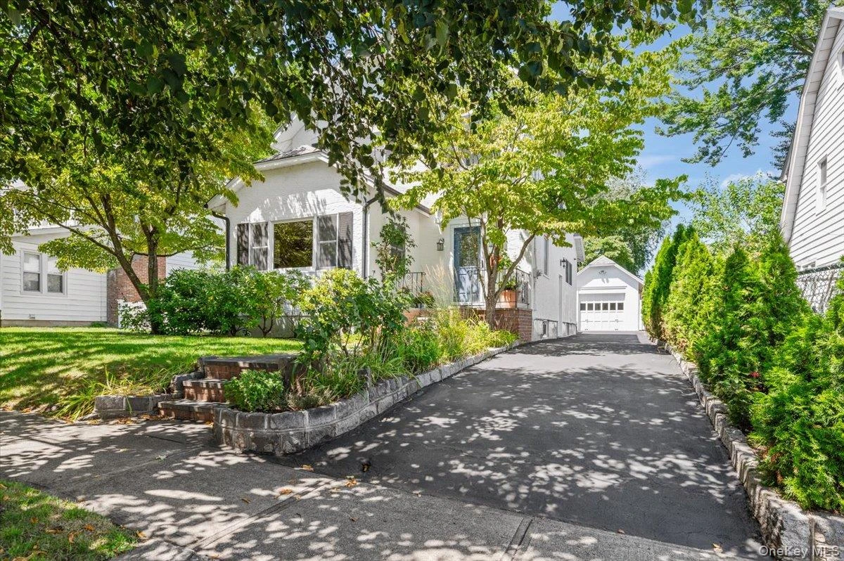 Photograph of 17 Cypress Avenue