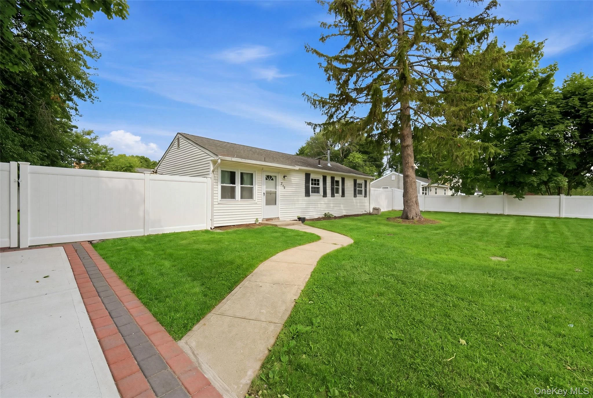Photograph of 710 Bourdois Avenue
