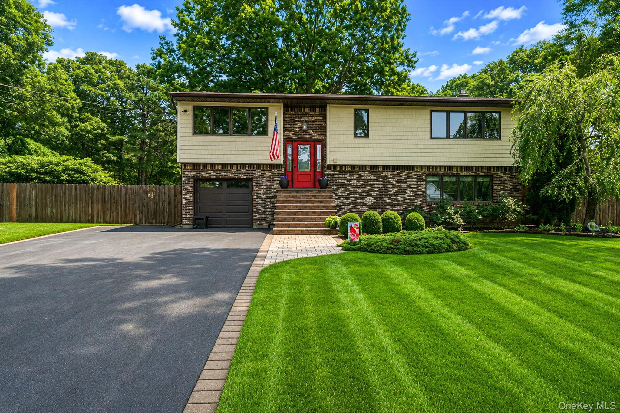 Photograph of 411 Robinson Avenue