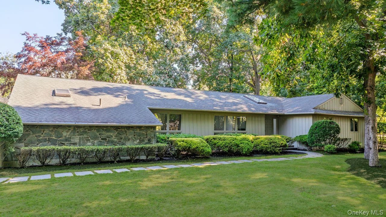 Photograph of 30 Fairway Drive