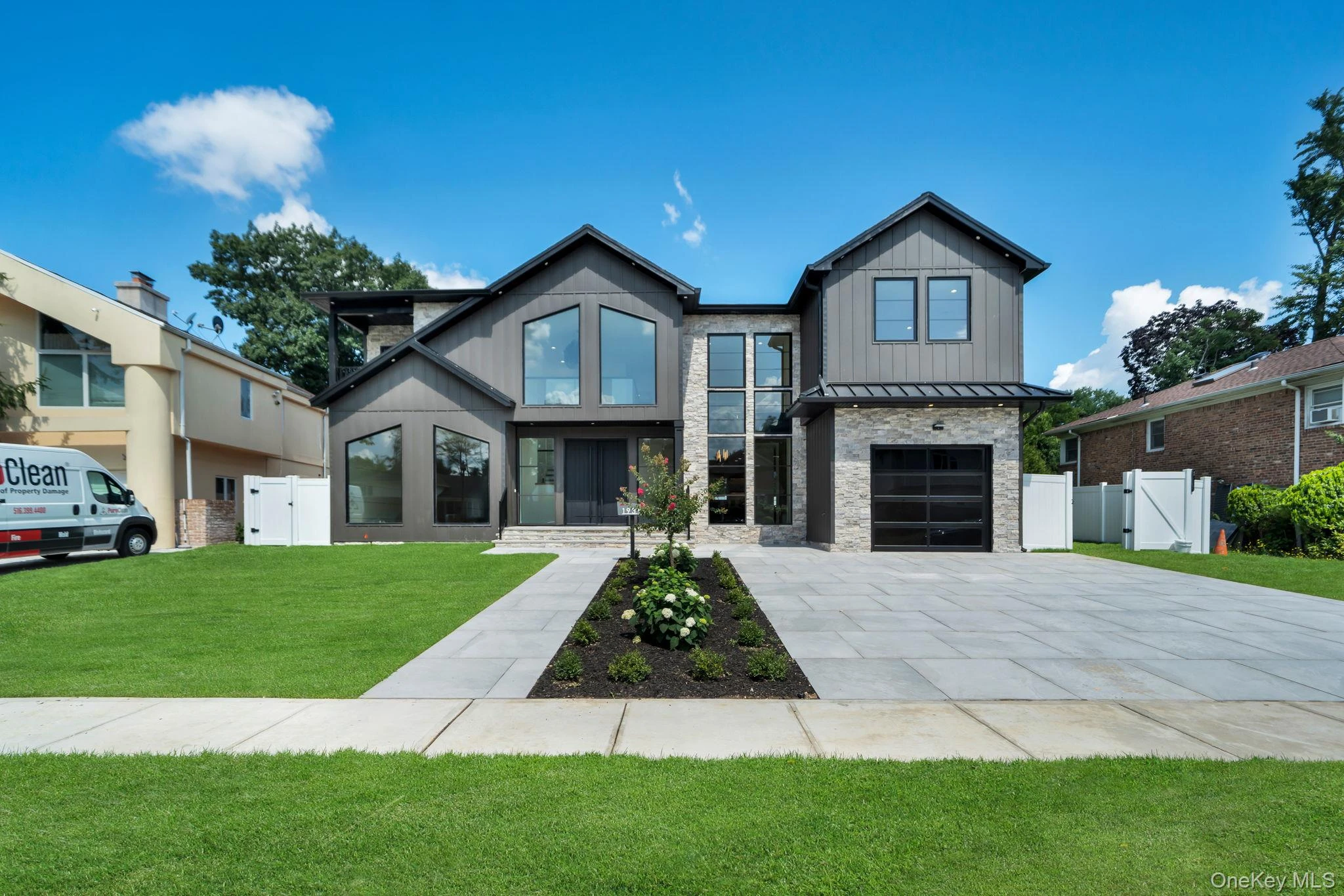 Photograph of 1931 Stratford Drive