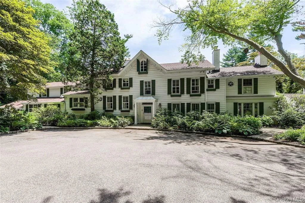 Photograph of 450 Oyster Bay Road
