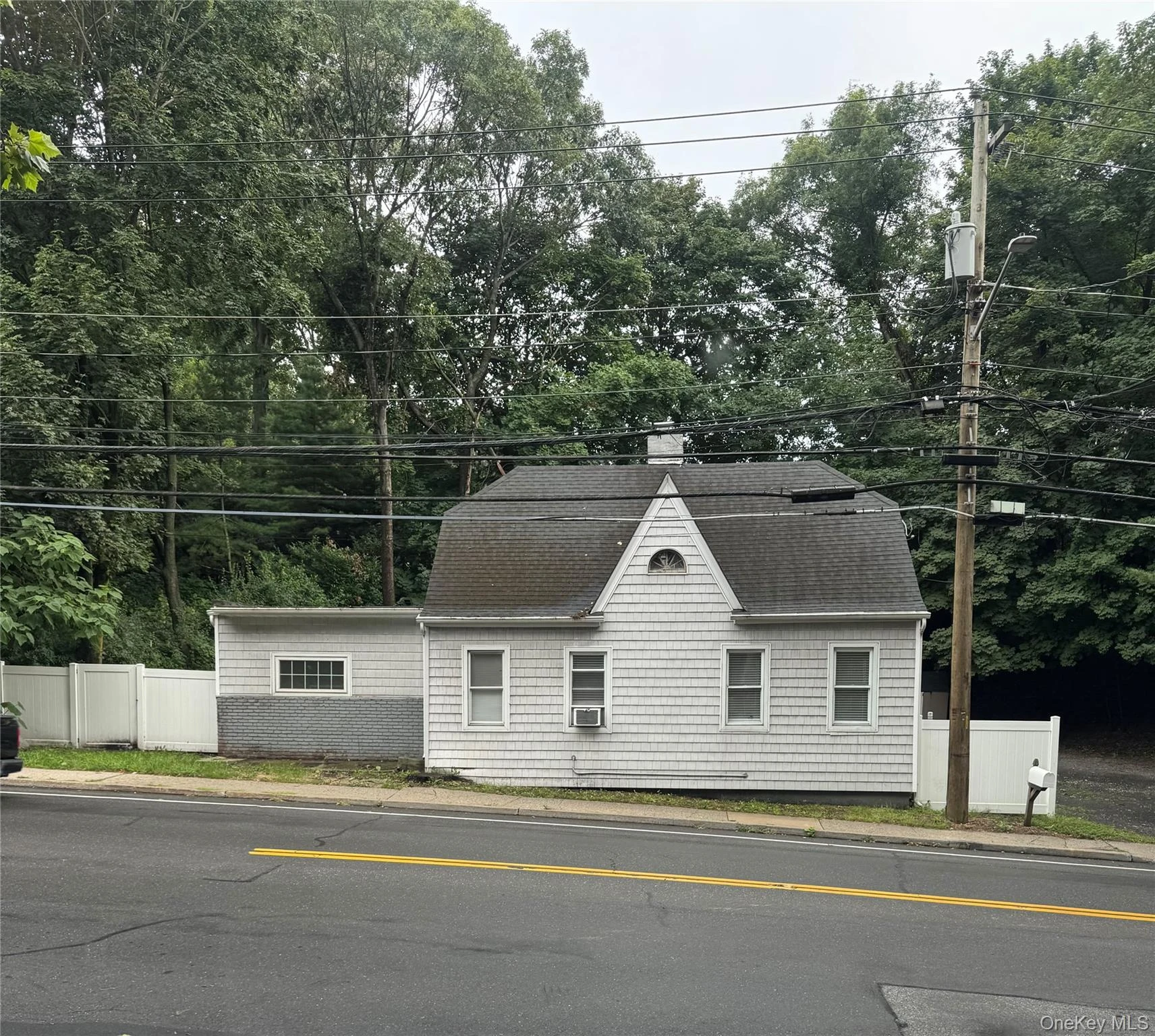 Photograph of 864 Fort Salonga Road