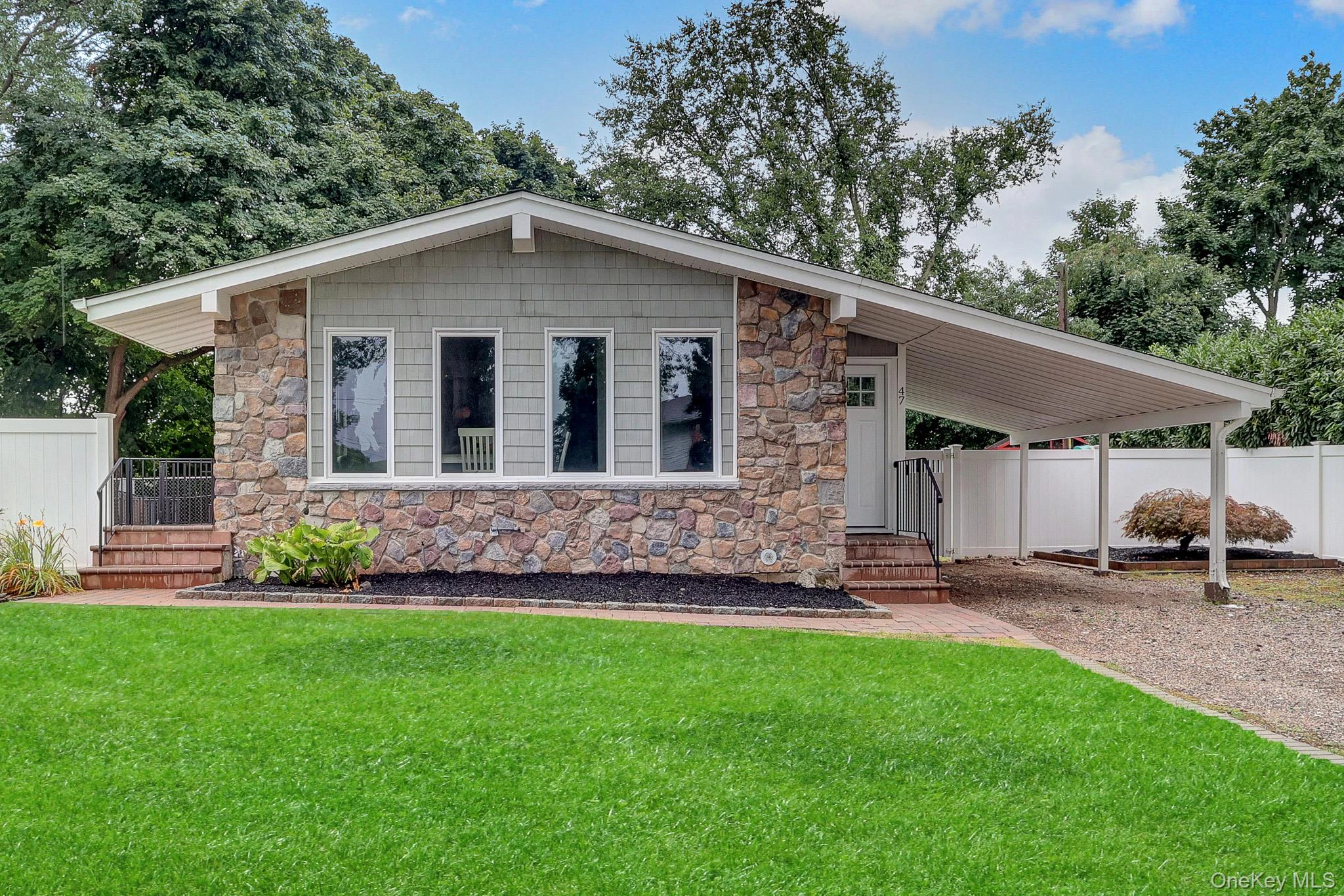 Photograph of 47 Hayrick Lane