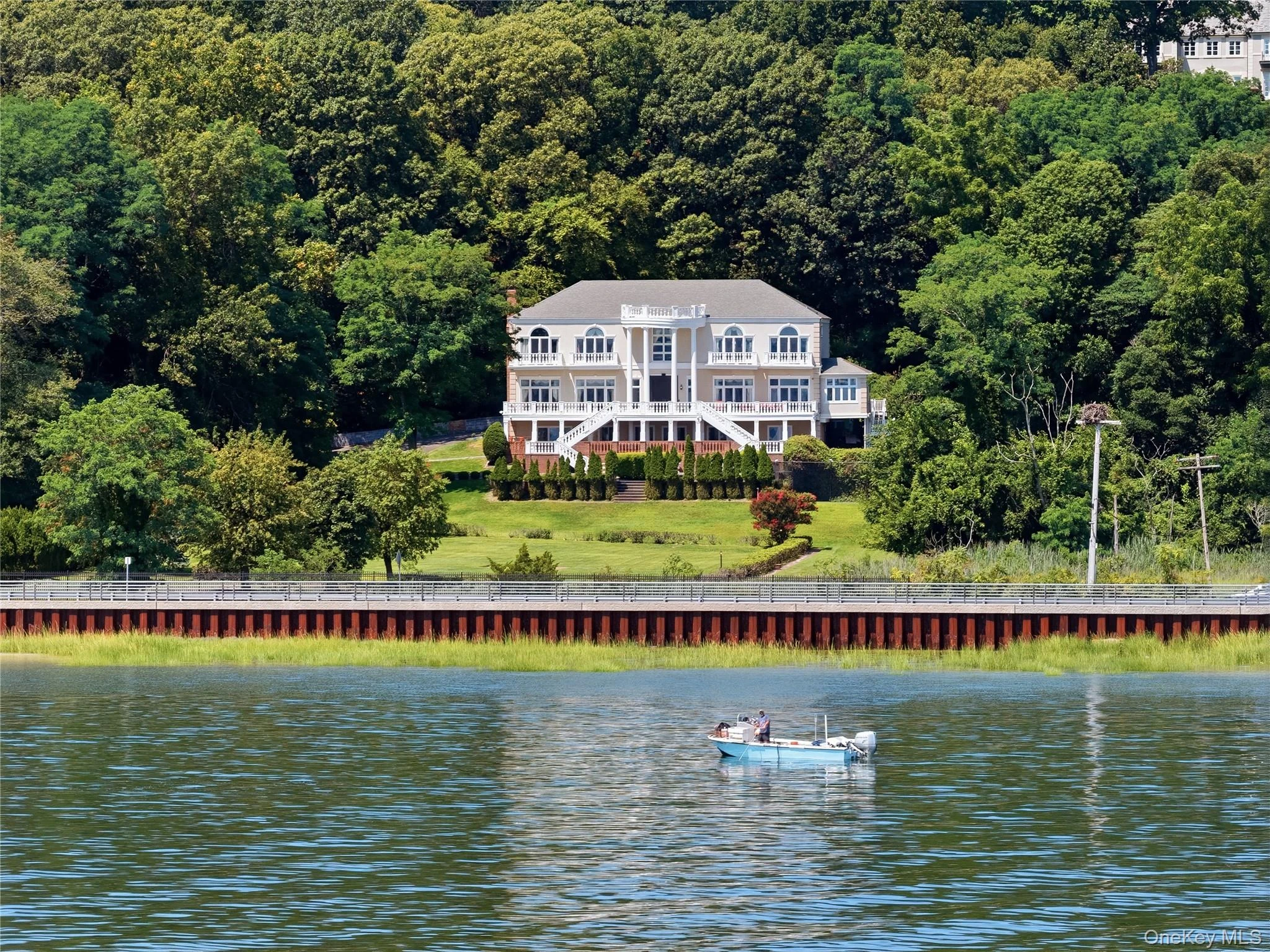 Photograph of 1007 Shore Road