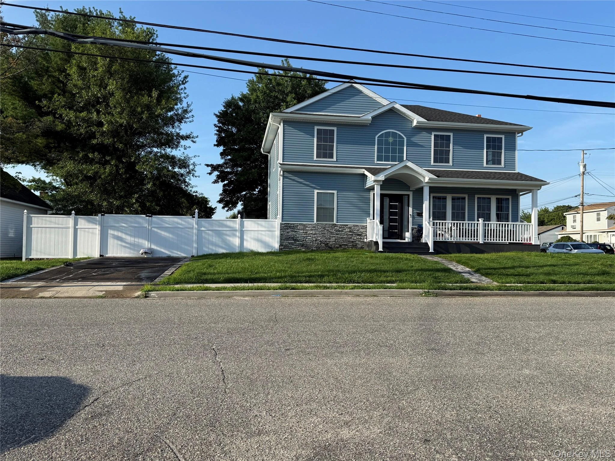 Photograph of 139 maple Avenue