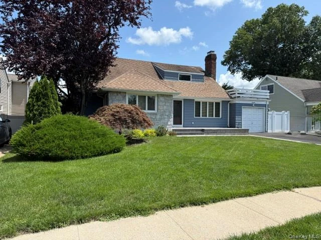 Photograph of 1321 Surrey Lane
