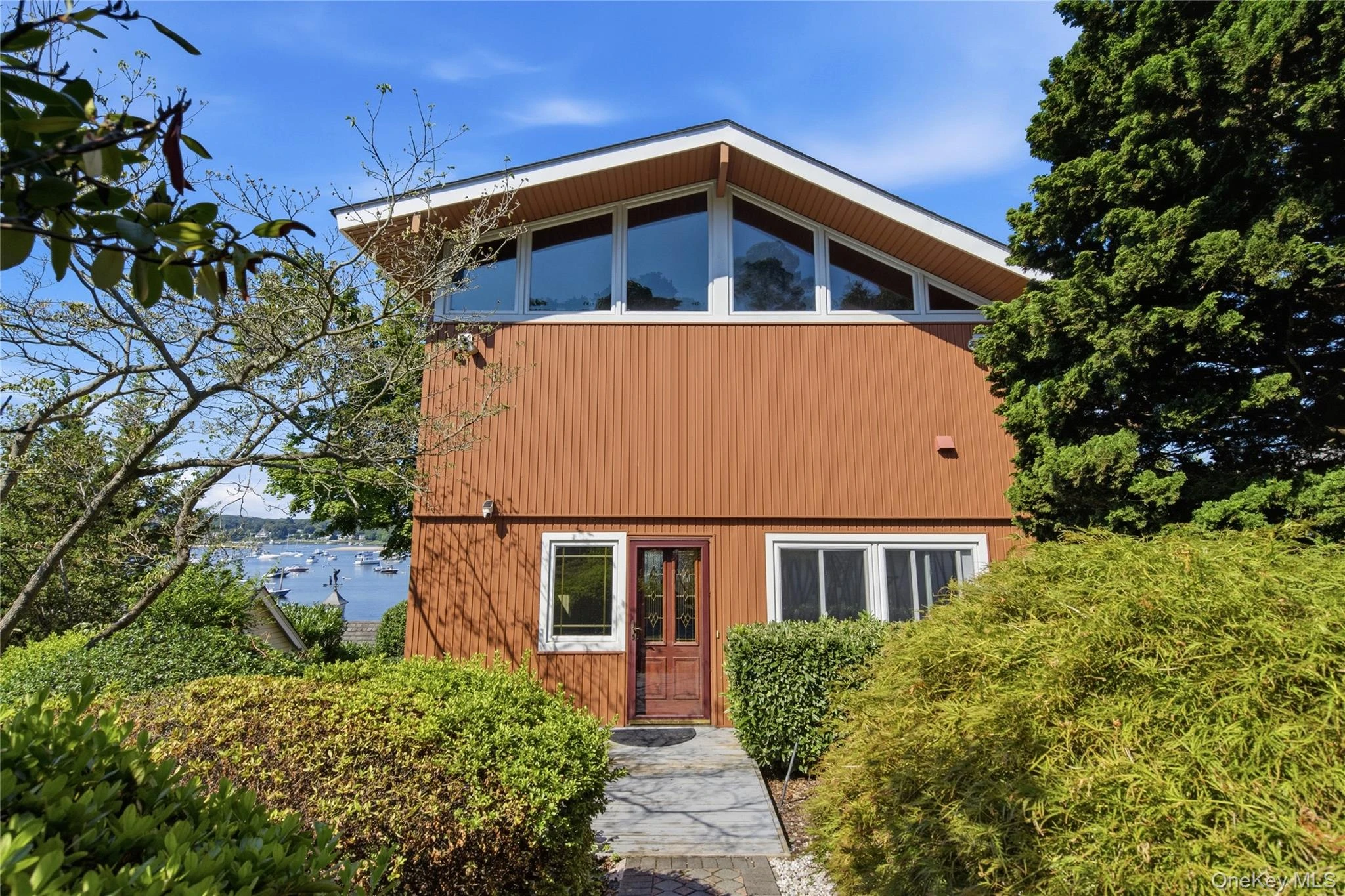 Photograph of 85 Bayview Avenue