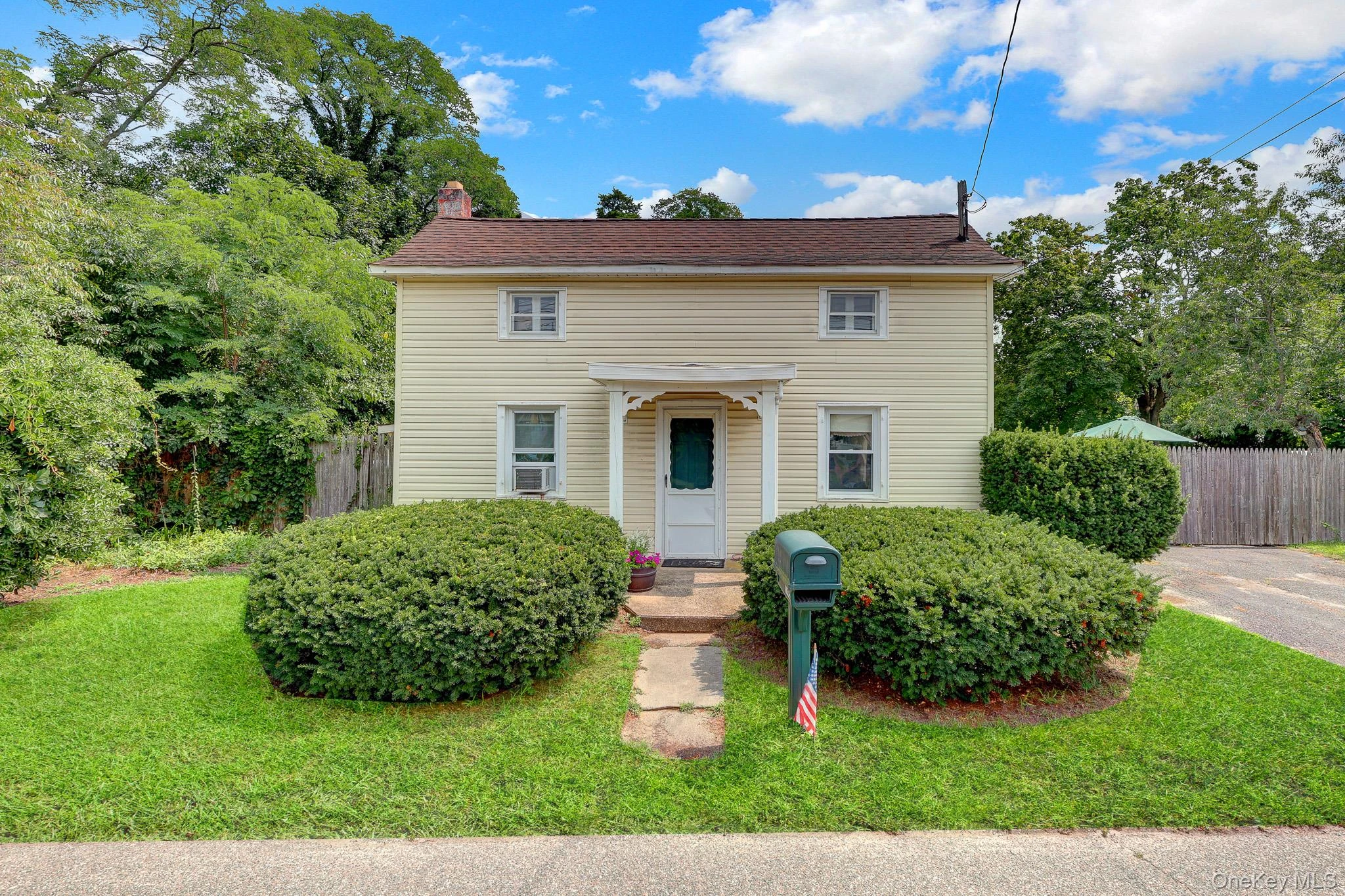 Photograph of 1315 Coates Avenue