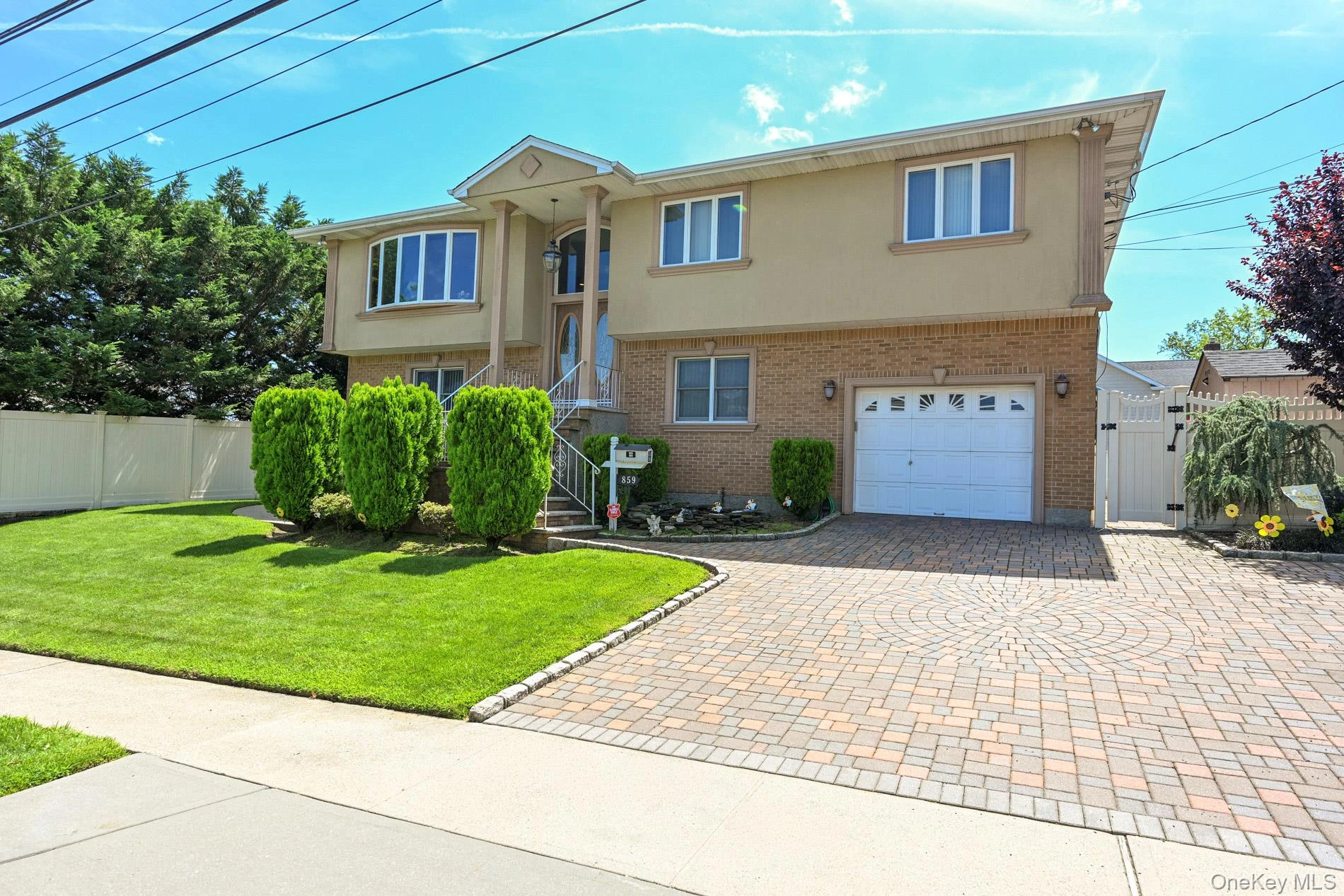 Photograph of 859 Maloon Avenue