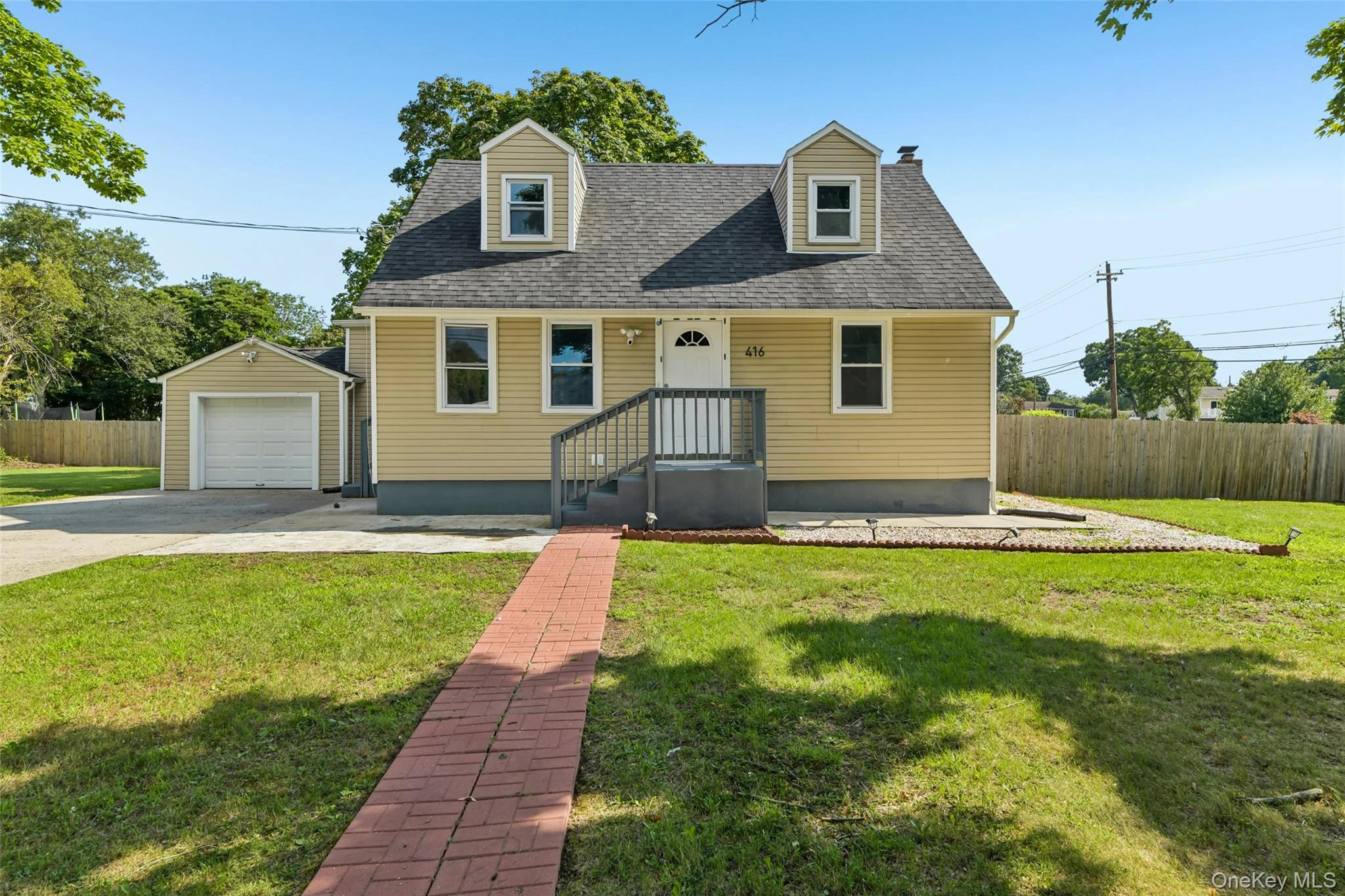 Photograph of 416 Arizona Avenue
