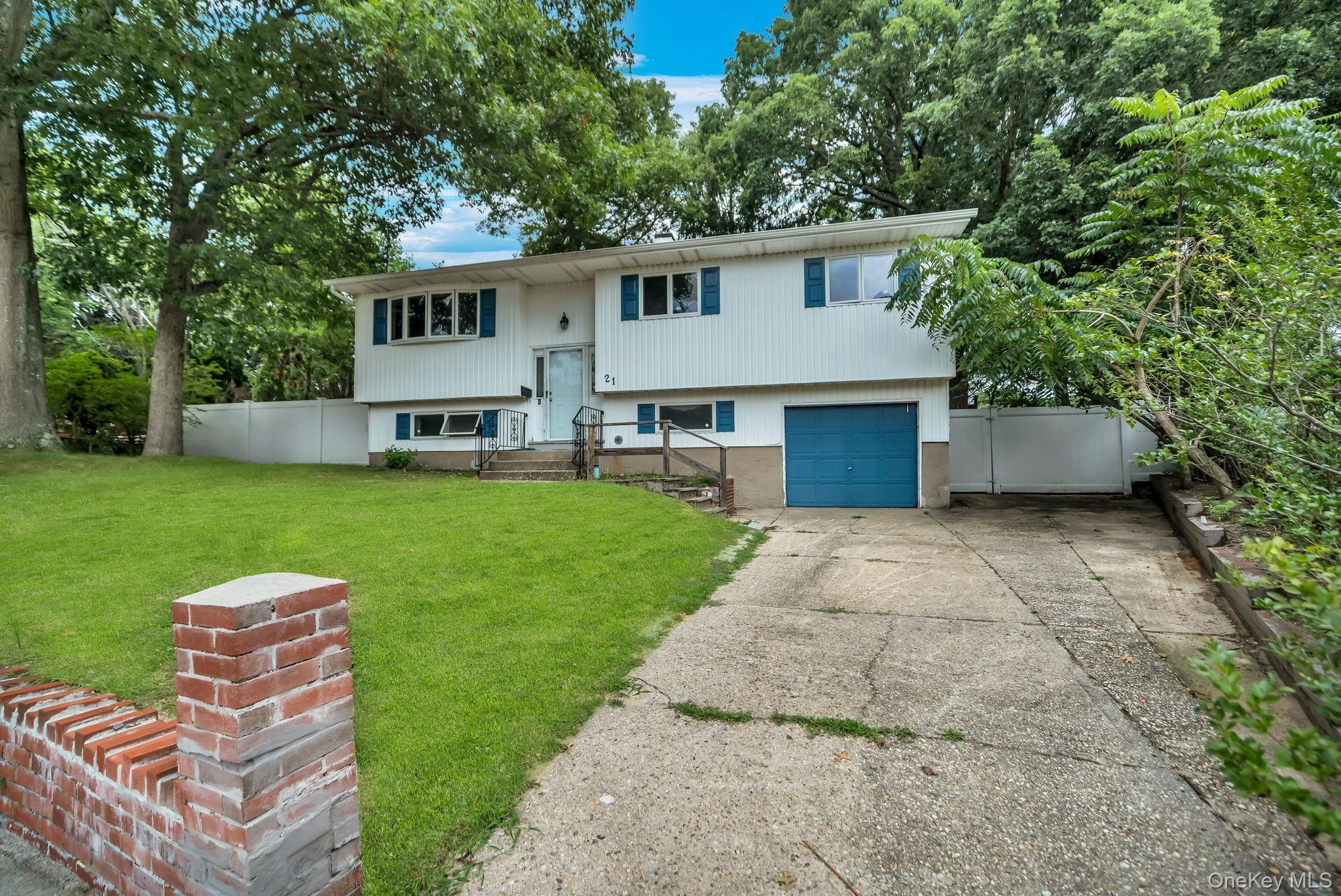 Photograph of 21 University Drive