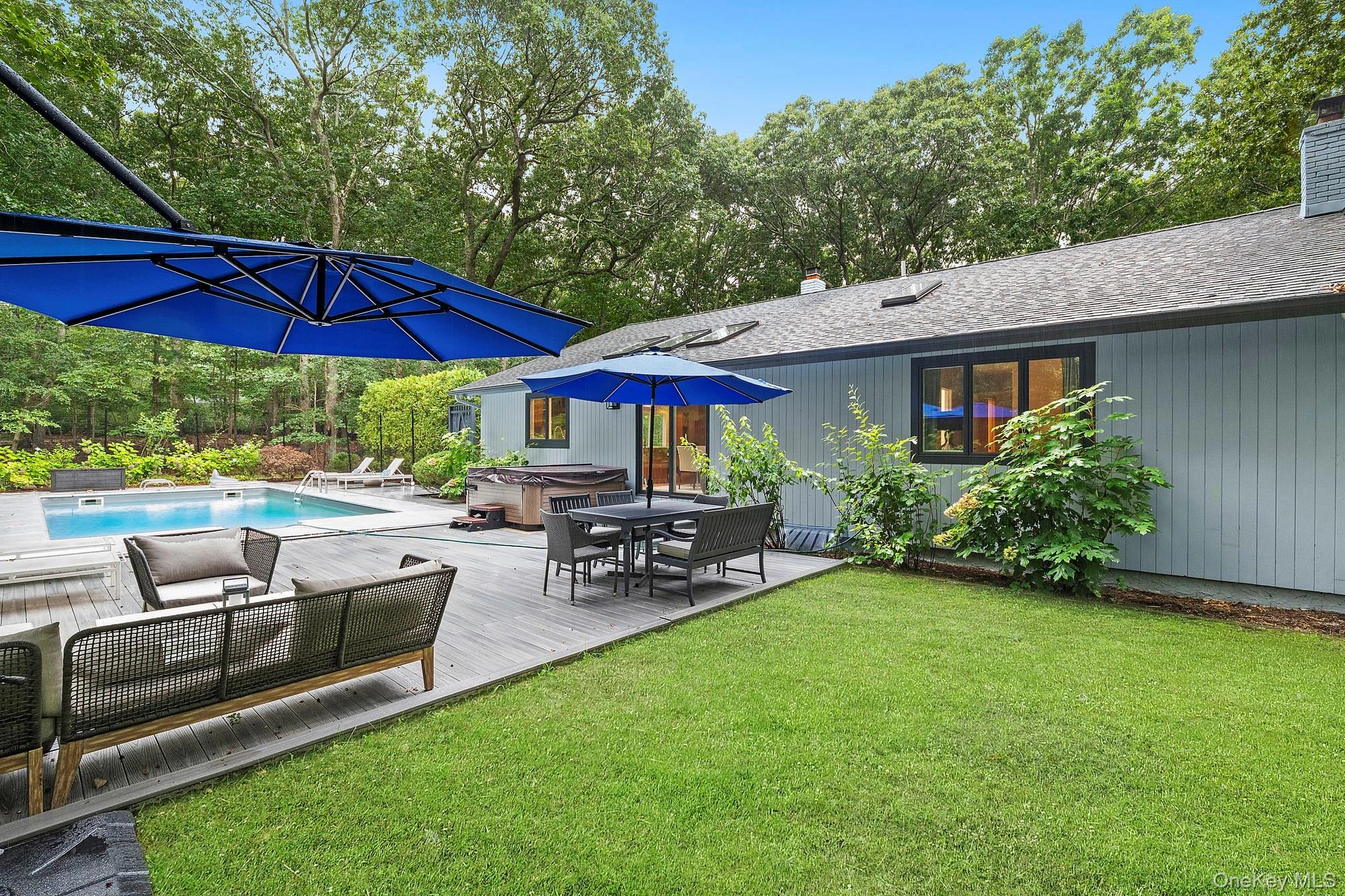 Photograph of 2723 Deerfield Road