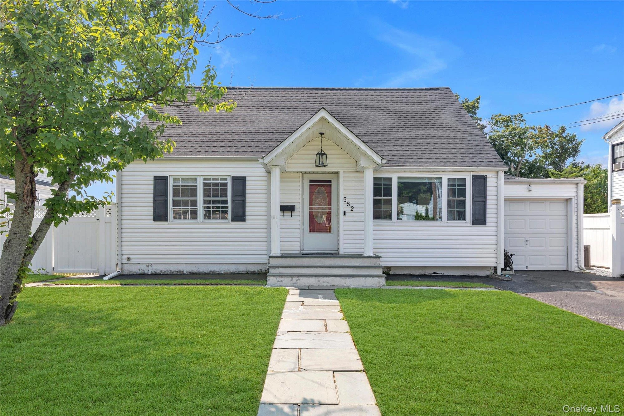 Photograph of 552 18th Street