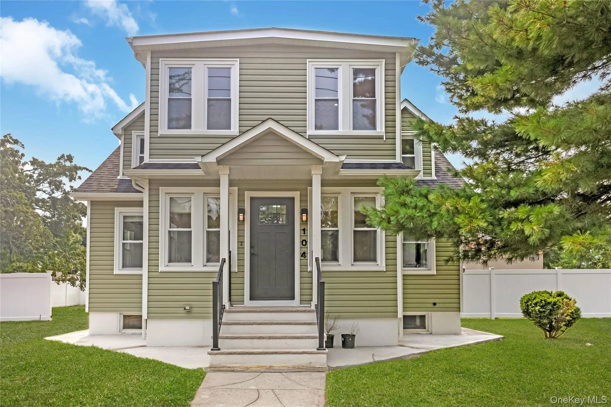 Photograph of 104 18th Street