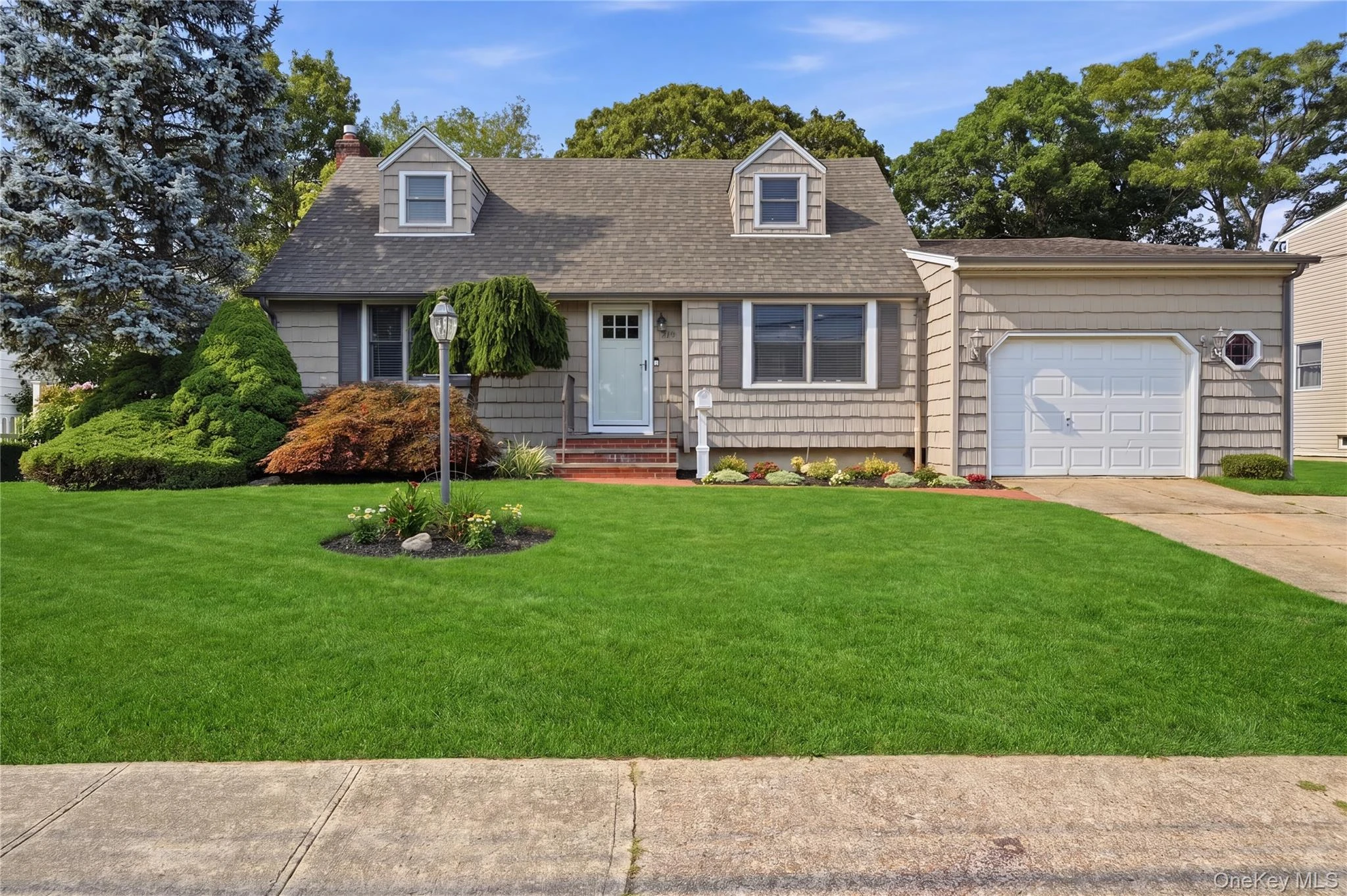 Photograph of 391 Oakwood Avenue