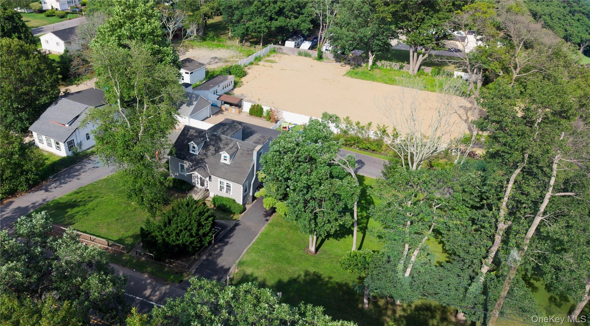 Photograph of 85 cocoanut Street