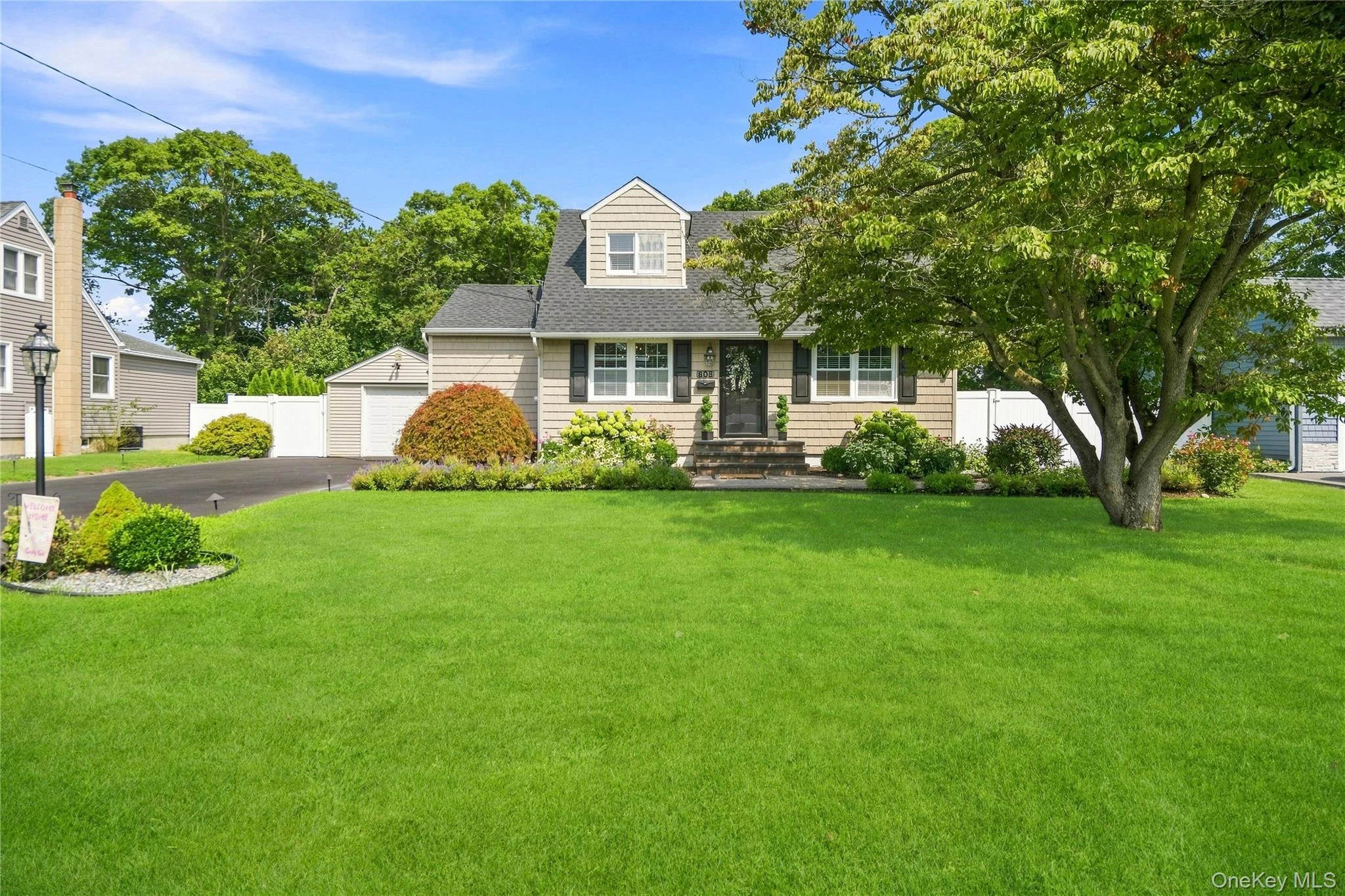 Photograph of 808 Fire Island Avenue