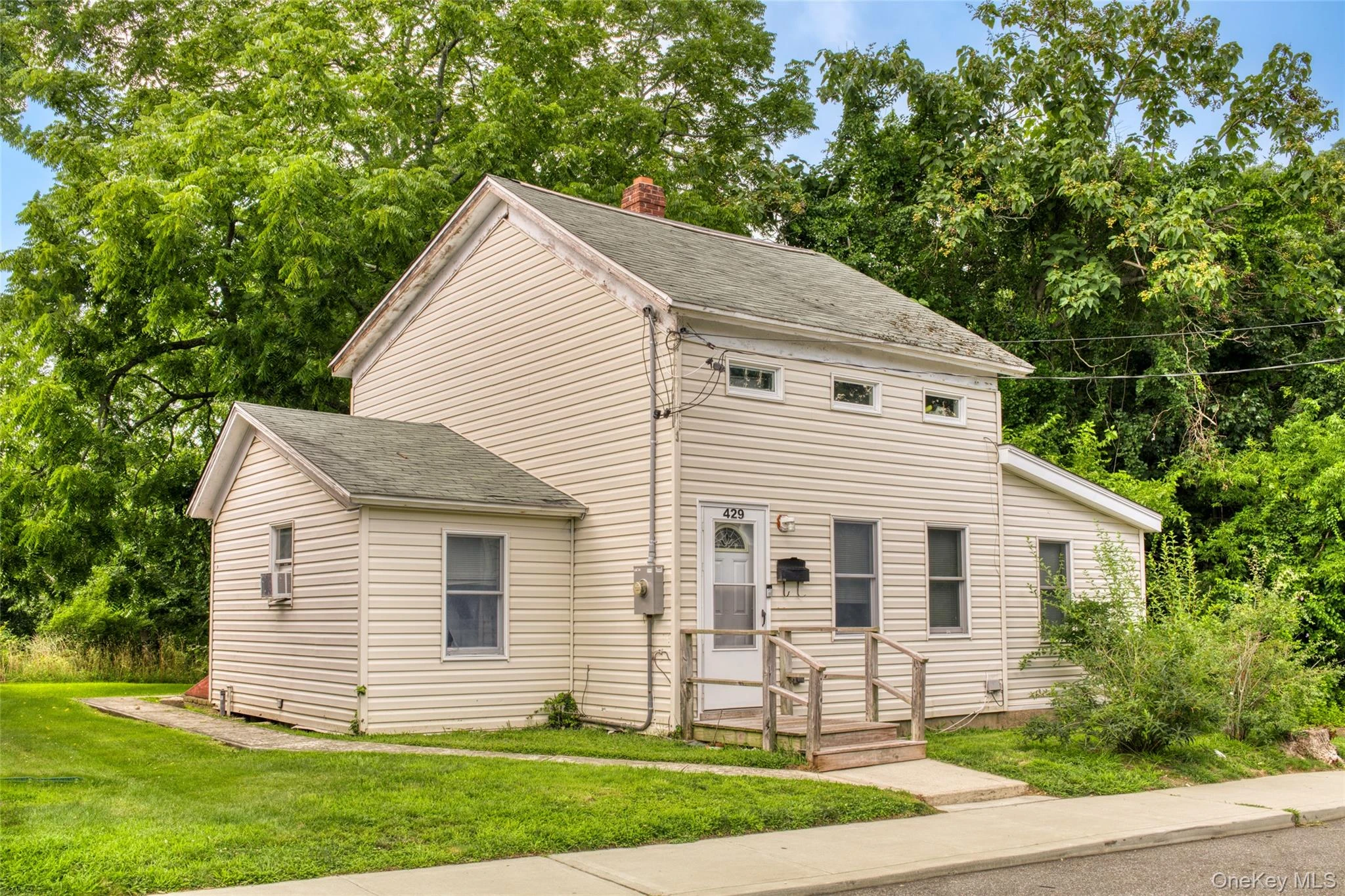 Photograph of 429 Kaplan Avenue