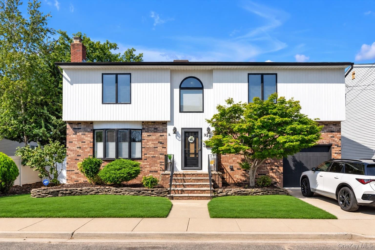 Photograph of 3290 Parkway Drive